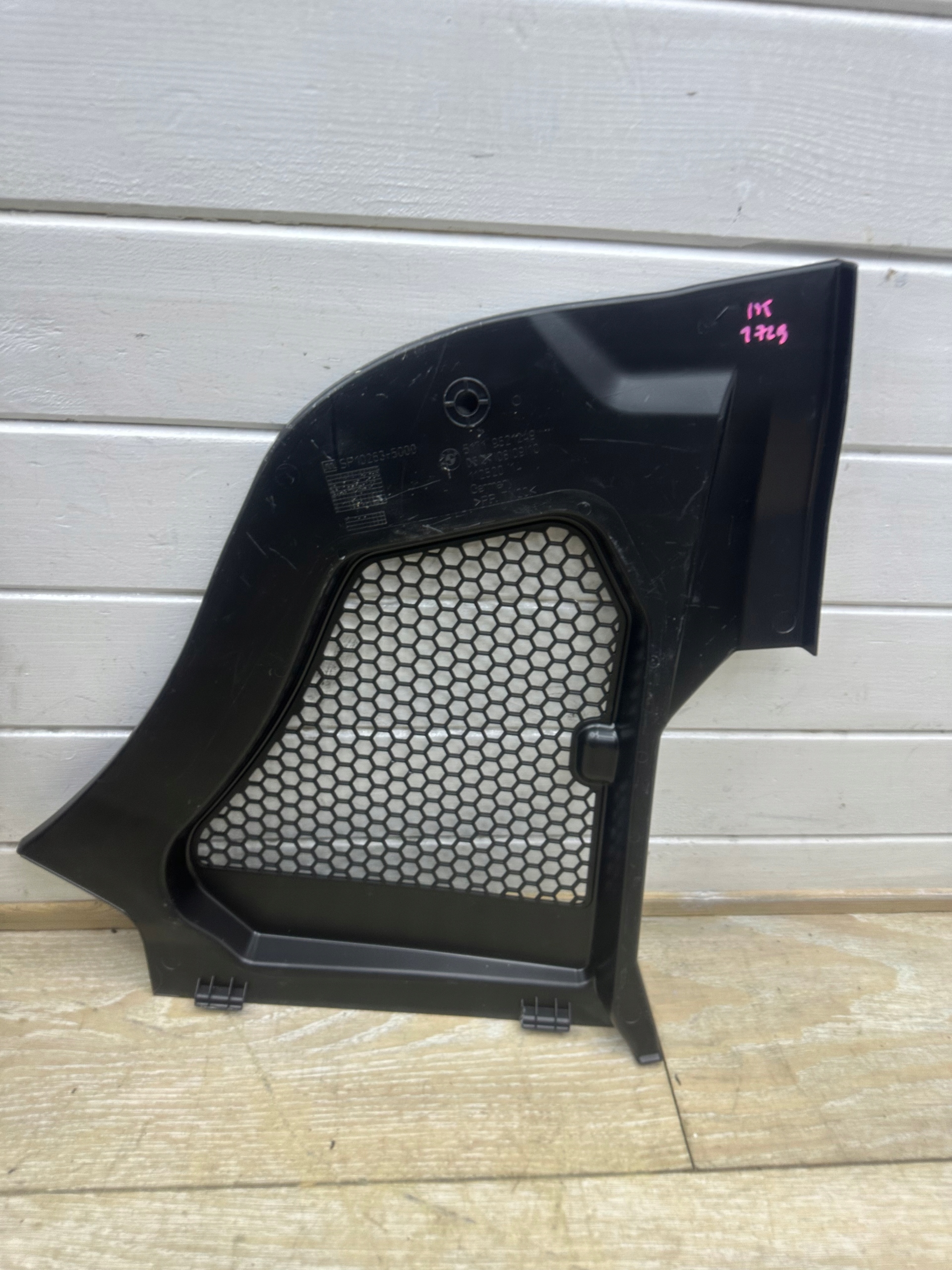 BMW 5 G60 2025 torpedo front 9621249