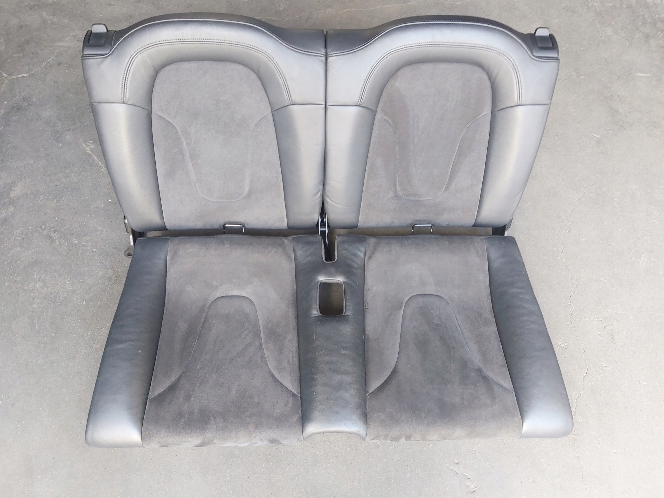 СИДІННЯ ЗАД. ЗАДНЯ АЛЬКАНТАРА AUDI TTj