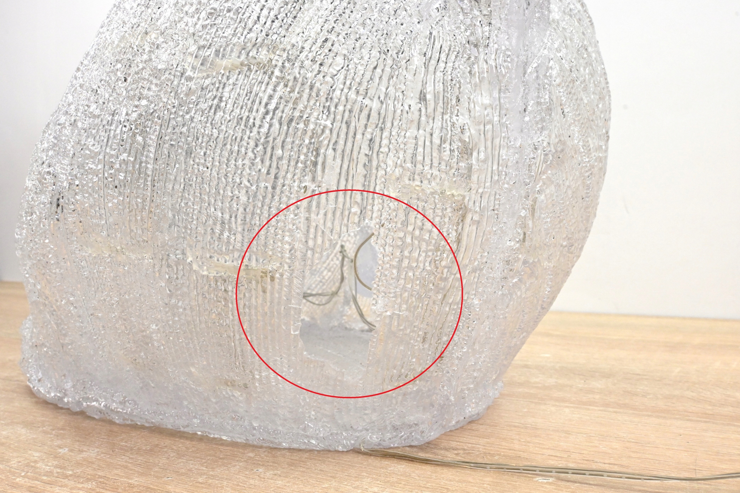 OZDOBA ŚWIĄTECZNA NIEDŹWIEDŹ Z PINGWINAMI 80 LED BOŻE NARODZENIE Wysokość produktu 55 cm