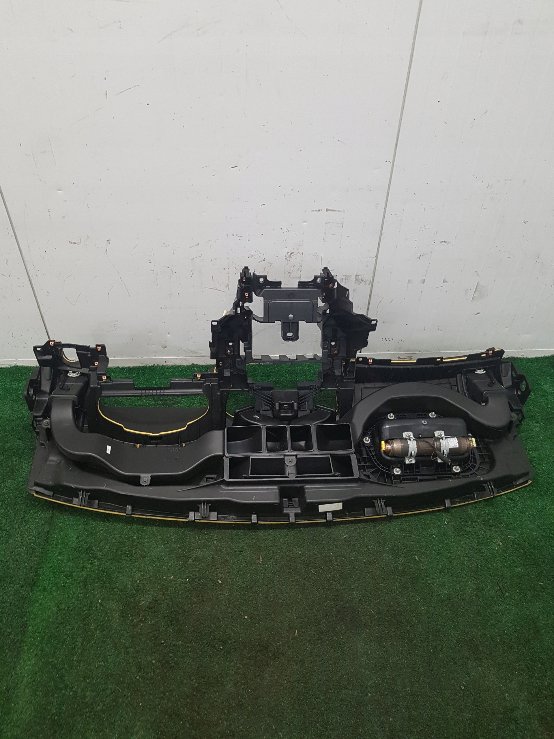dashboard instrument panel OPEL INSIGNIA 13270401
