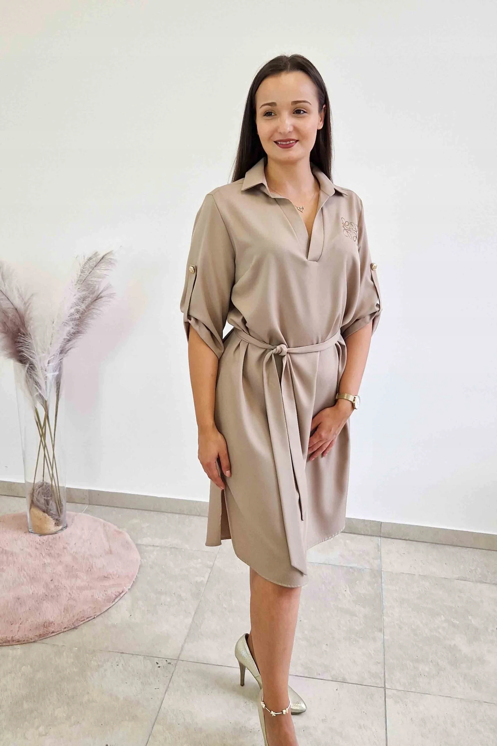 Košilová Šaty Midi s páskem Béžová 40