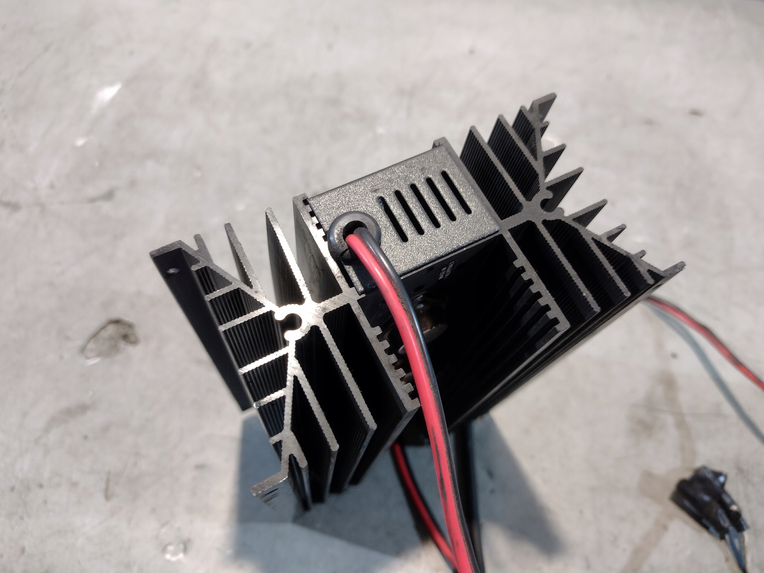 Konwerter di tensione 24V/12V