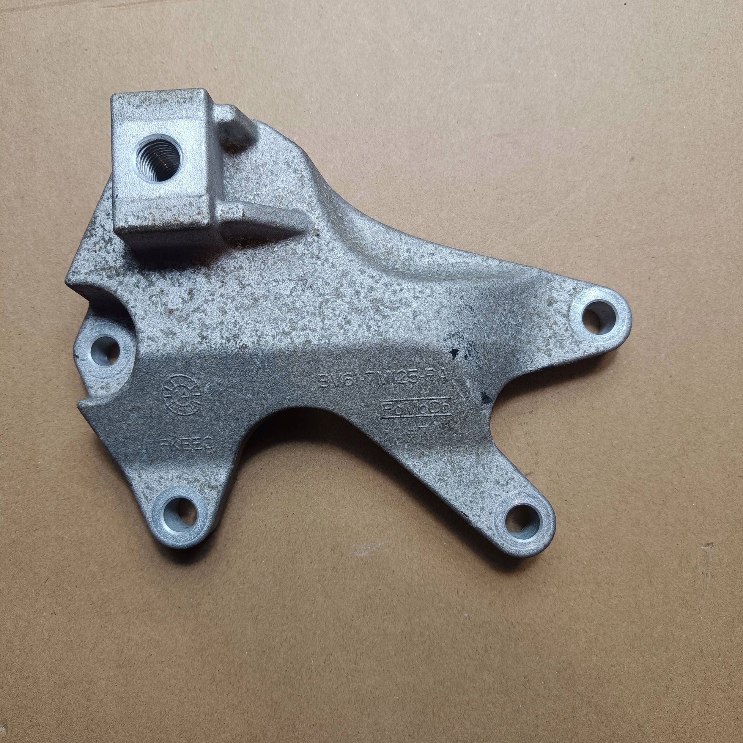 Ford Kuga II MK2 1.6 petrol AUTOMAT holder gearbox mount