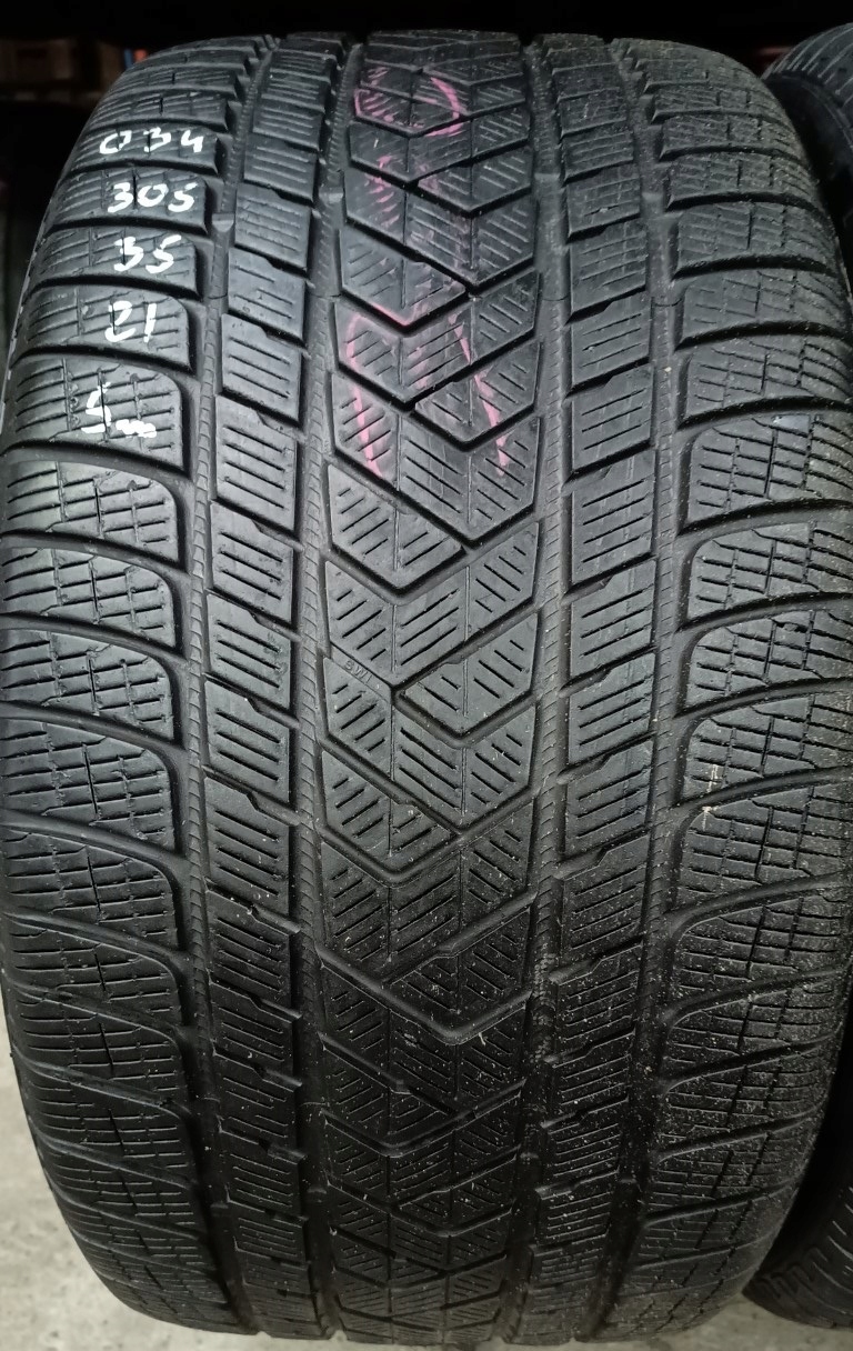 305/35R21 (034) PIRELLI SCORPION WINTER. 5mm Sezon zimowe