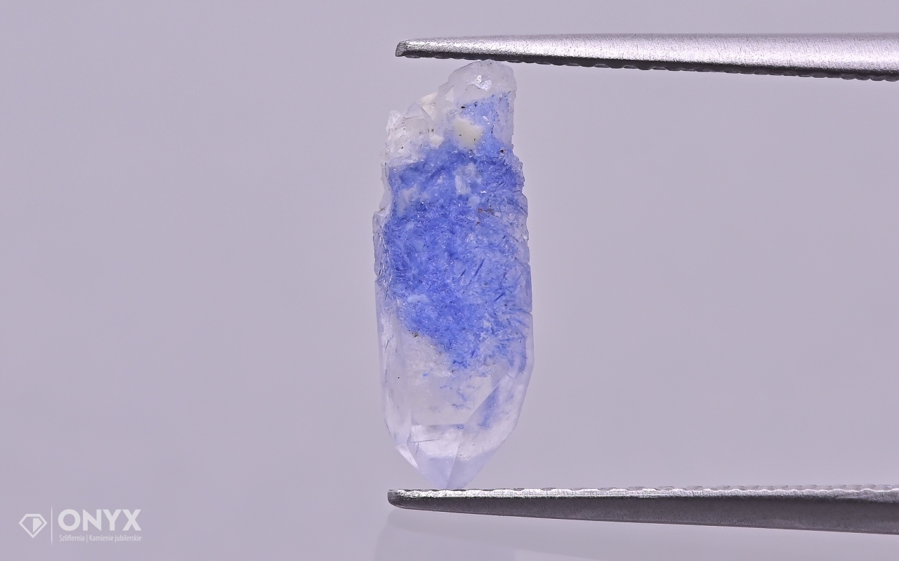 Křemen s dumortierytem přírodní křišťál 12,5x5 mm