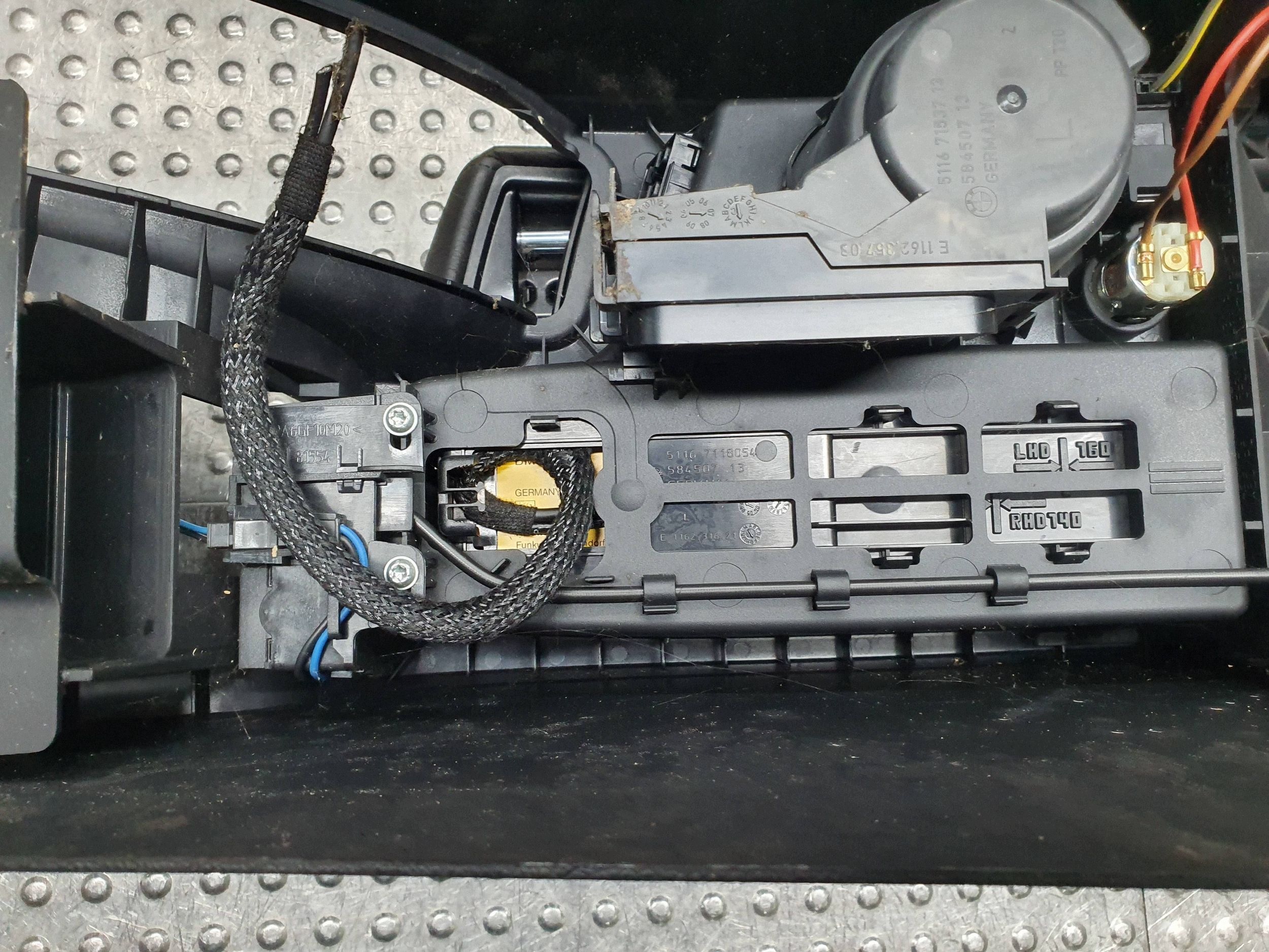 TUNEL media bracciolo 7153713 BMW 3 E90 E91 E92 E93