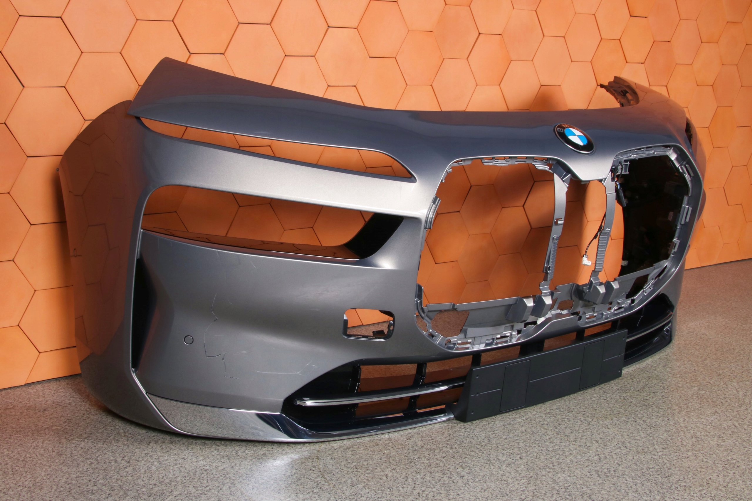 BMW 7 G70 i7 bumper front front colour C4A