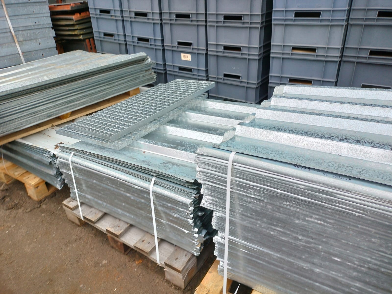 BLACHA TRAPEZOWA ARKUSZ 86/79CM ,GR. 0,5MM Materiał ze stali ocynkowanej