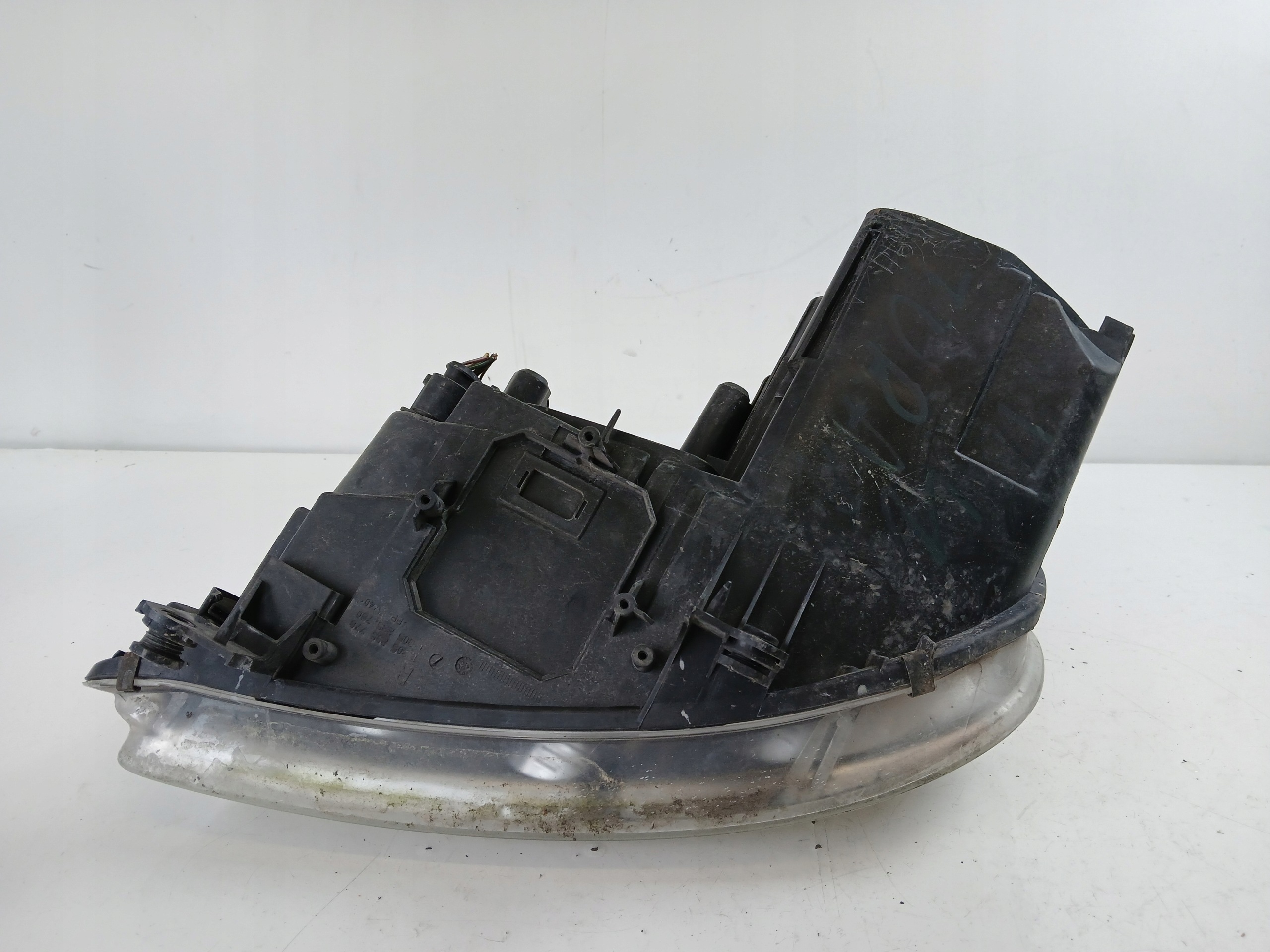 VW TOURAN and light right front