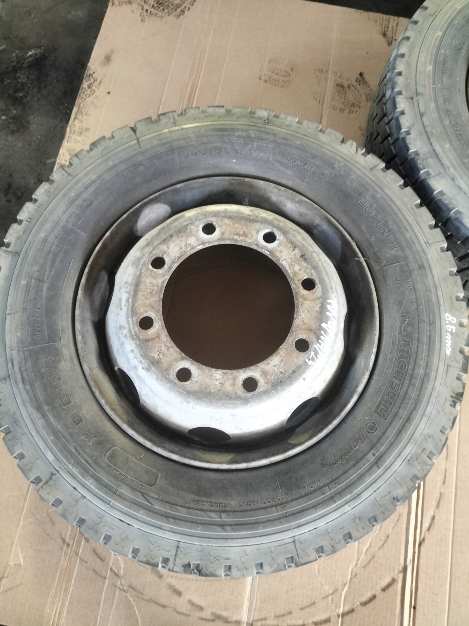 wheel disc 245/70R19.5 IVECO MICHELIN XDE2 2-SZT