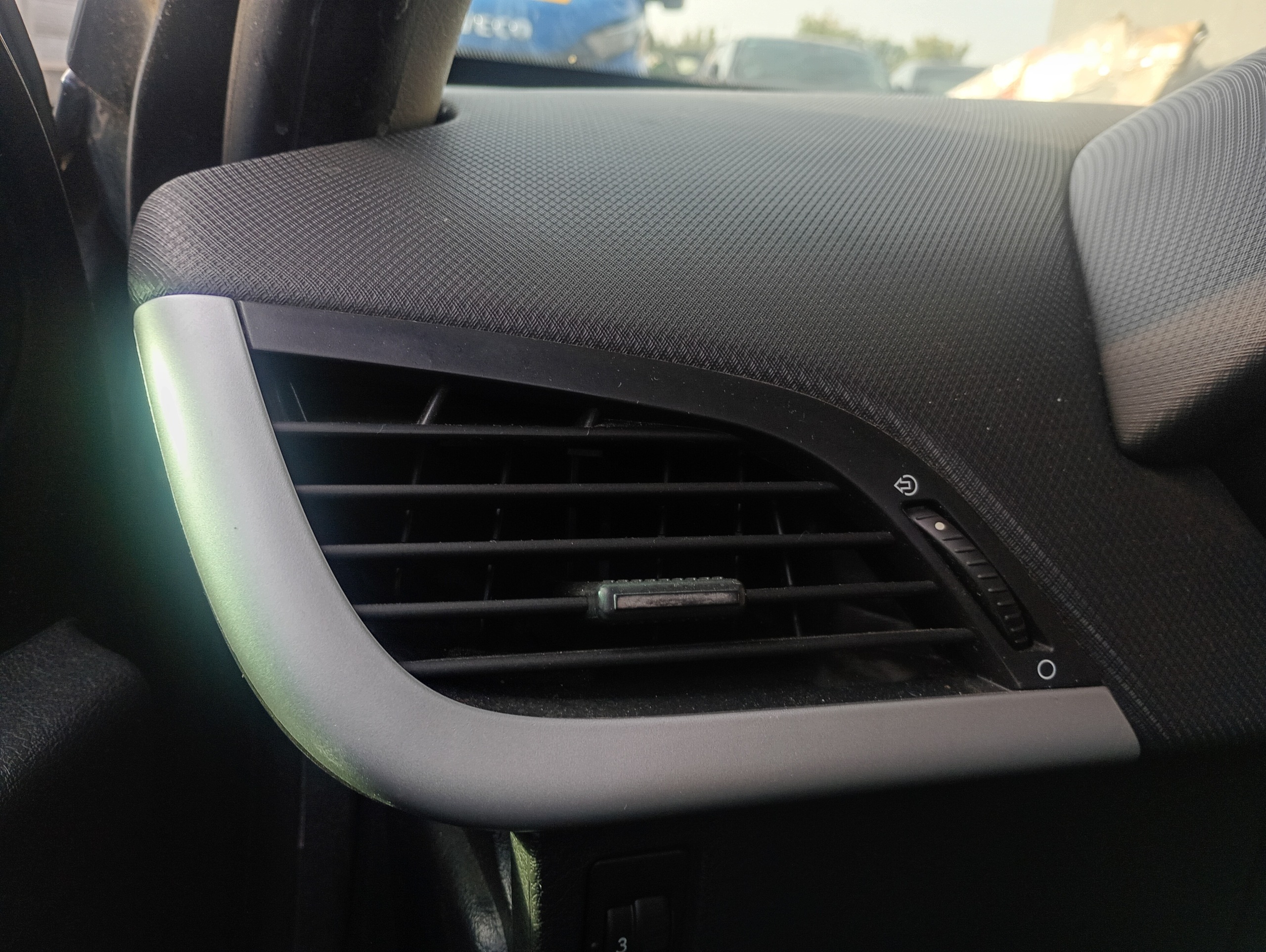 grid air conditioning devices air left driver´s Peugeot 207 06-13