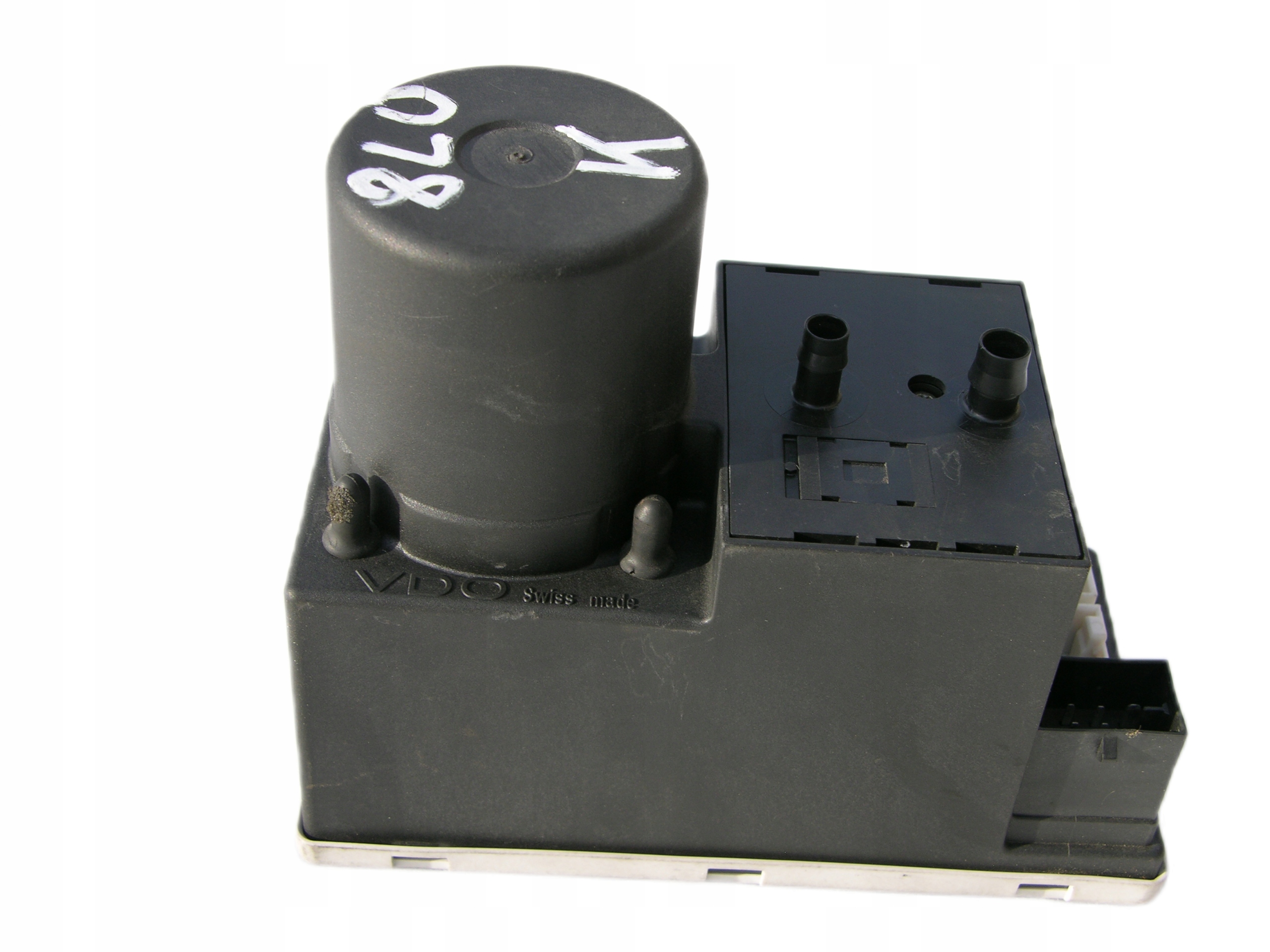 POMPKA CENTRALNEGO ZAMKA AUDI A3 A4 A6 8L0862257K Waga produktu z opakowaniem jednostkowym 0.9 kg