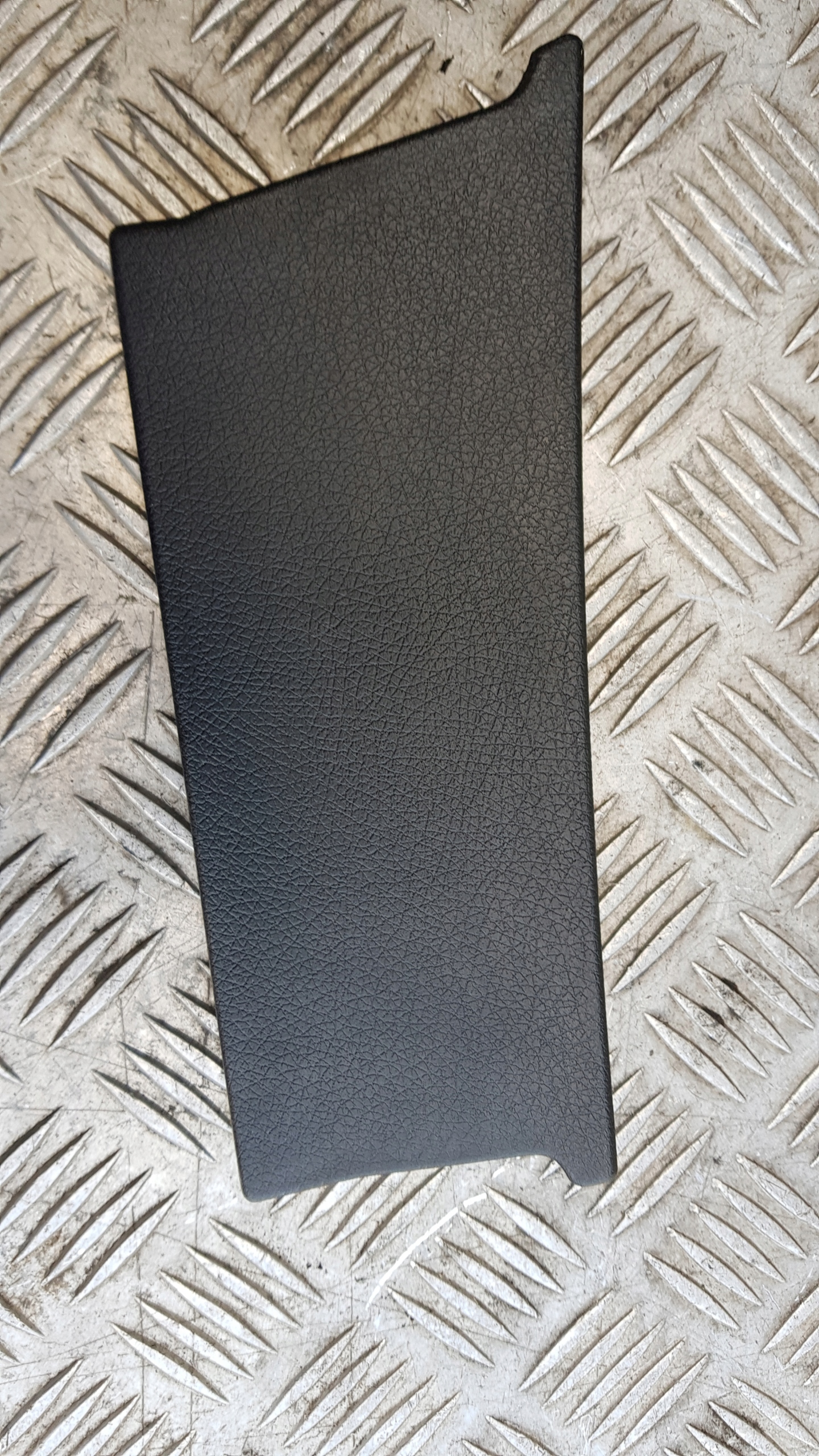 MERCEDES W212 spoiler upholstery right or left rear part