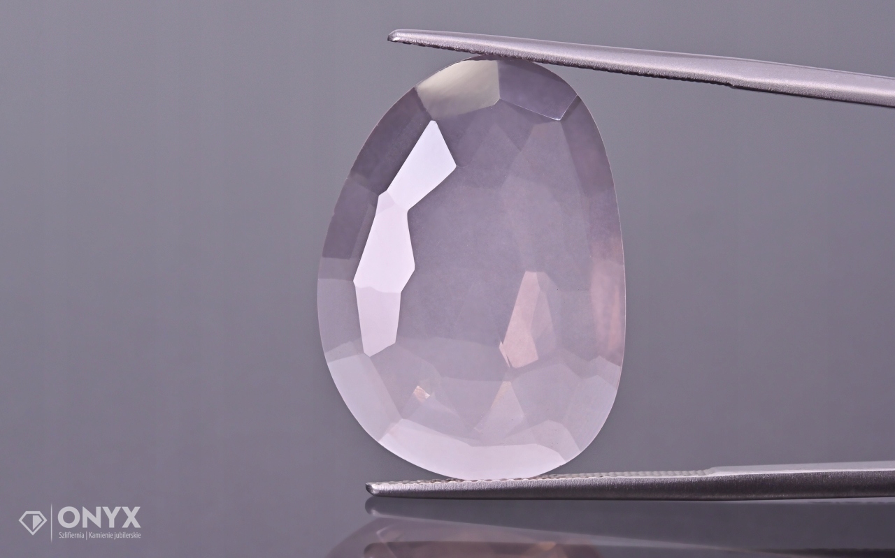 Růženín zkosený nepravidelný 25x18 mm