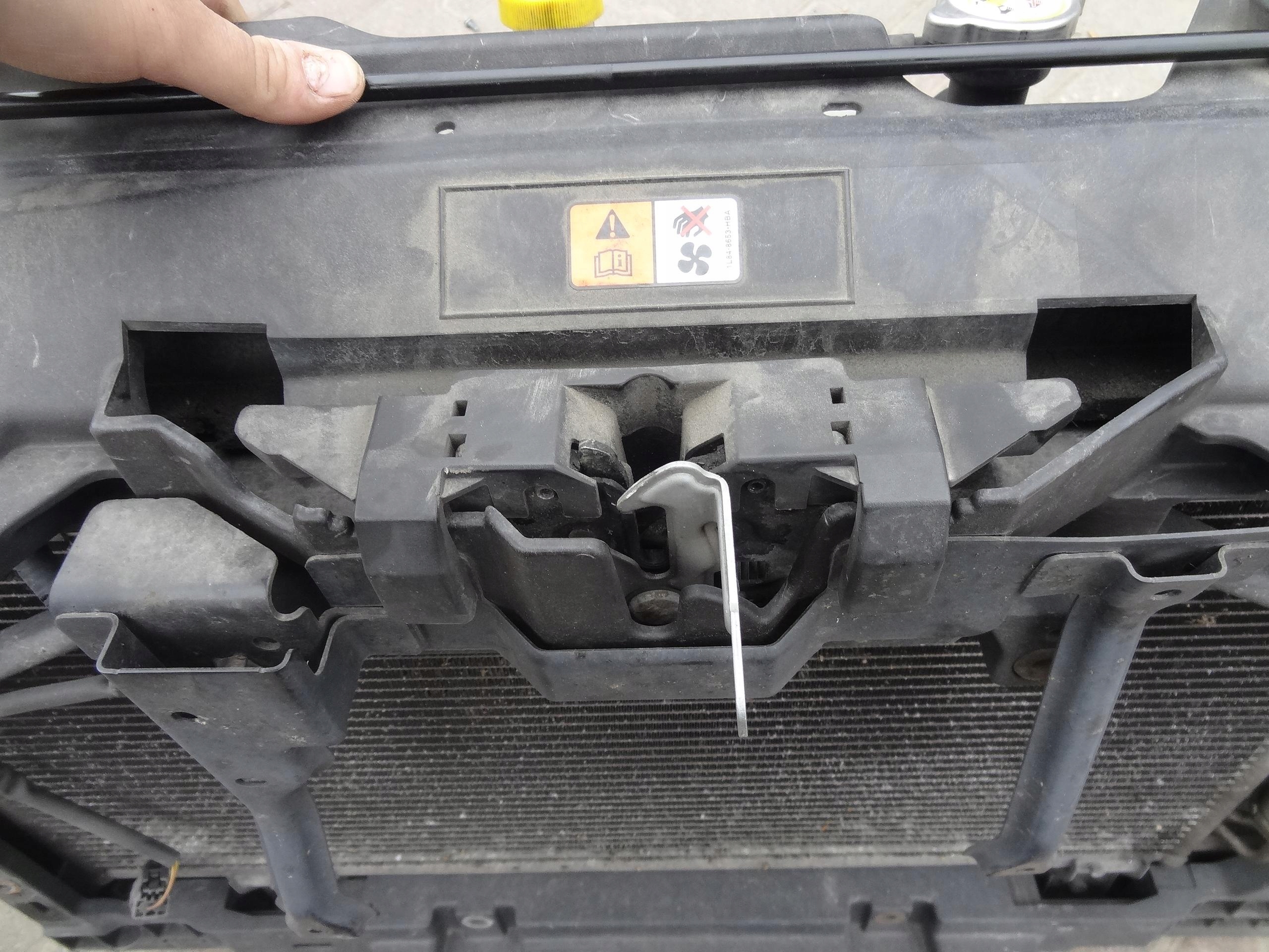 PAS PRZEDNI CHŁODNICE MAZDA6 MAZDA 6 GH 2.0 CDTI Wersja Europejska