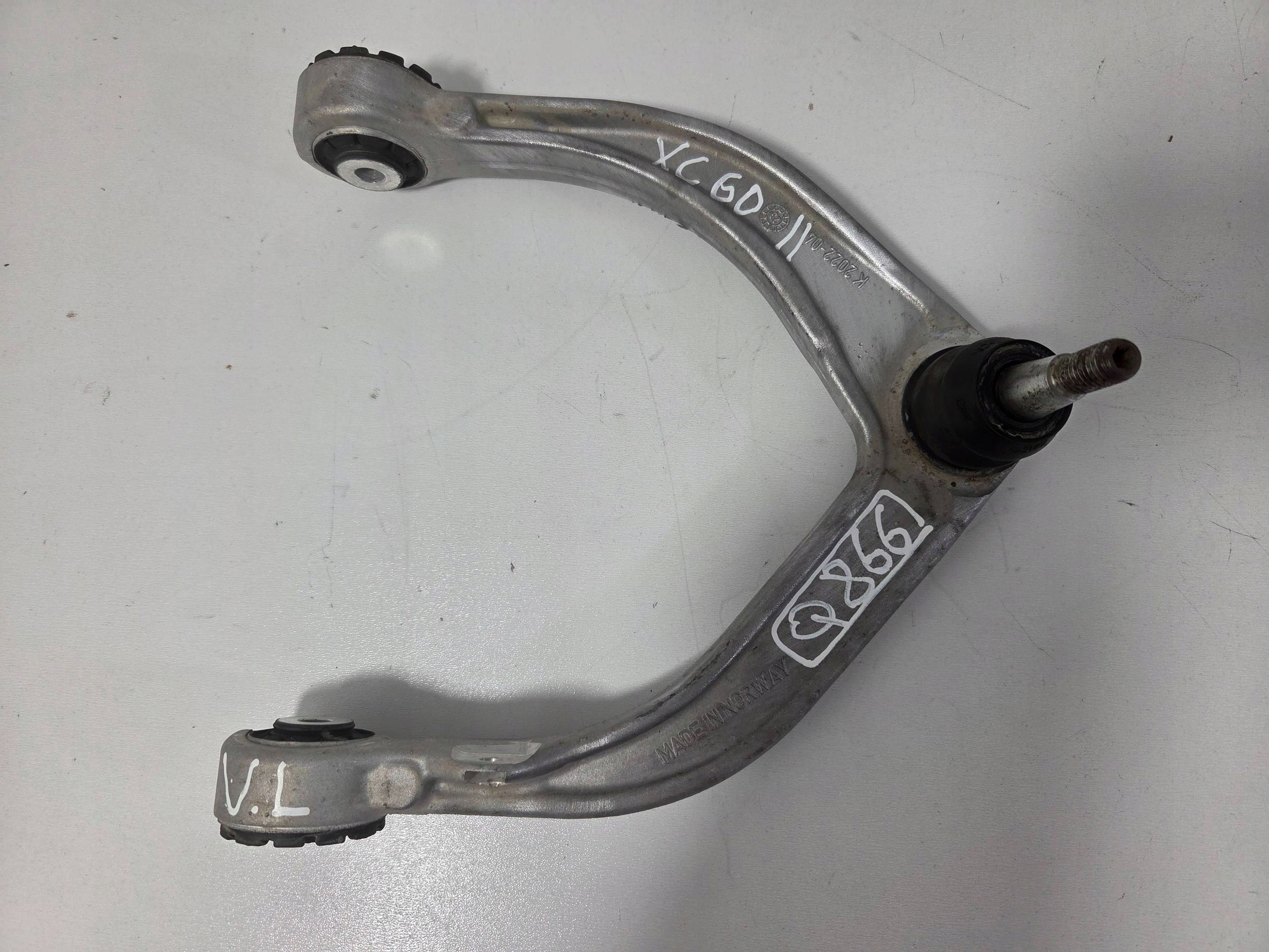 Volvo XC60 II arm upper front left 2023r K202204 (Q866)