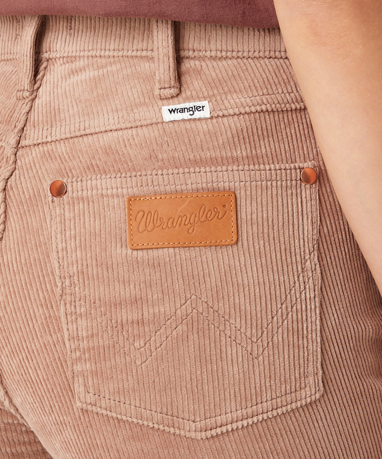 Sztruksy Wrangler Walker 112342847 W2HCA2H41 Mountain W 28 / L 32 Kolor beżowy