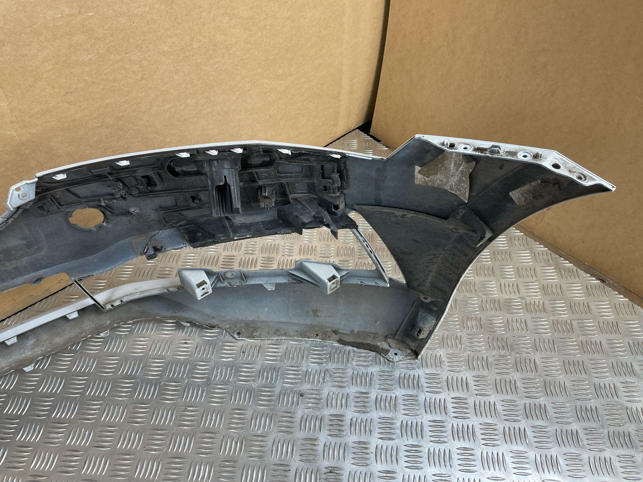 front bumper 4XPDC washers SKODA SUPERB III 3V0 2015-2019 3V0807221