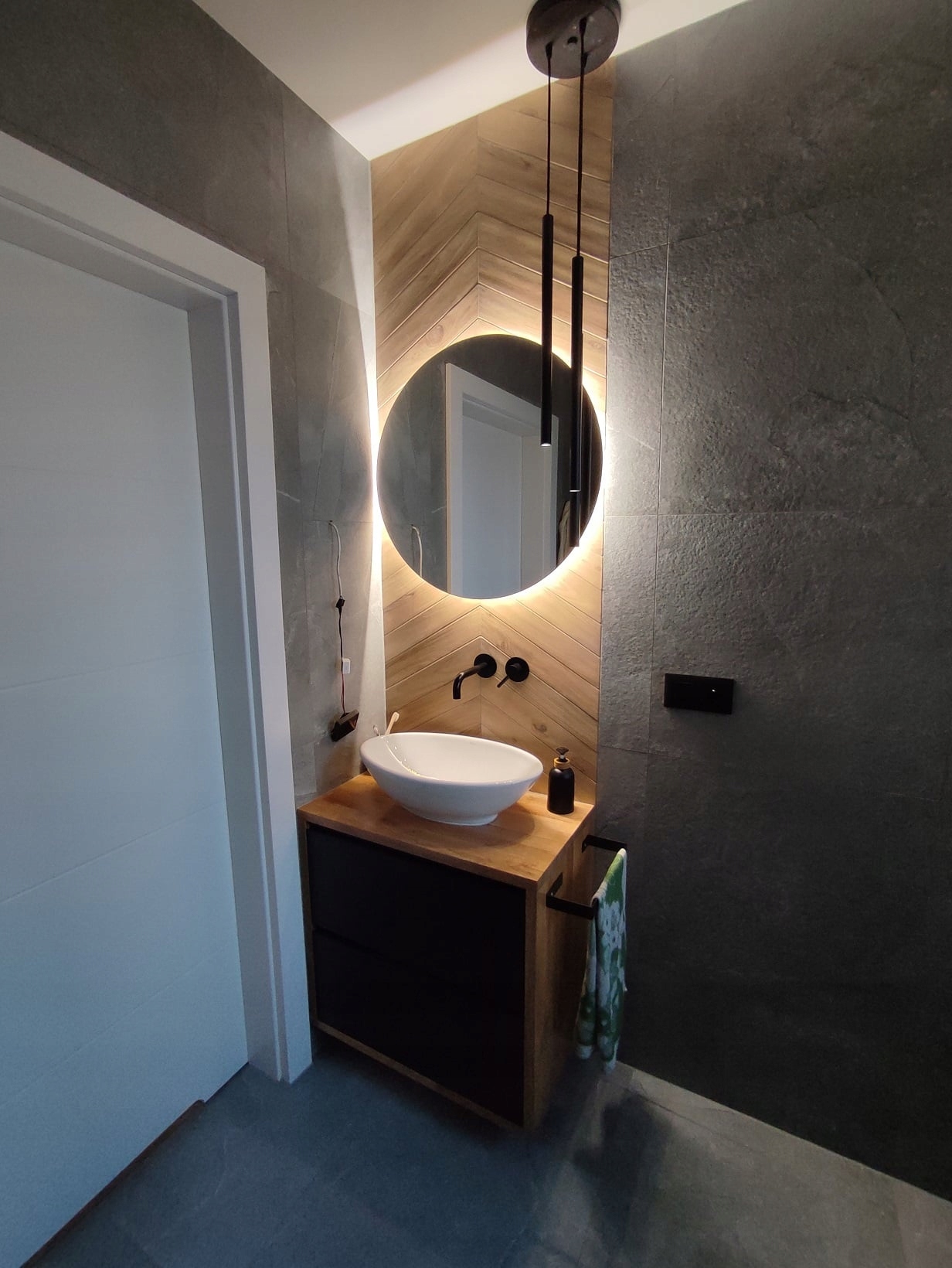 LUSTRO OKRĄGŁE PODŚWIETLANE LED fi 80cm ŁAZIENKOWE Wykonanie gotowe