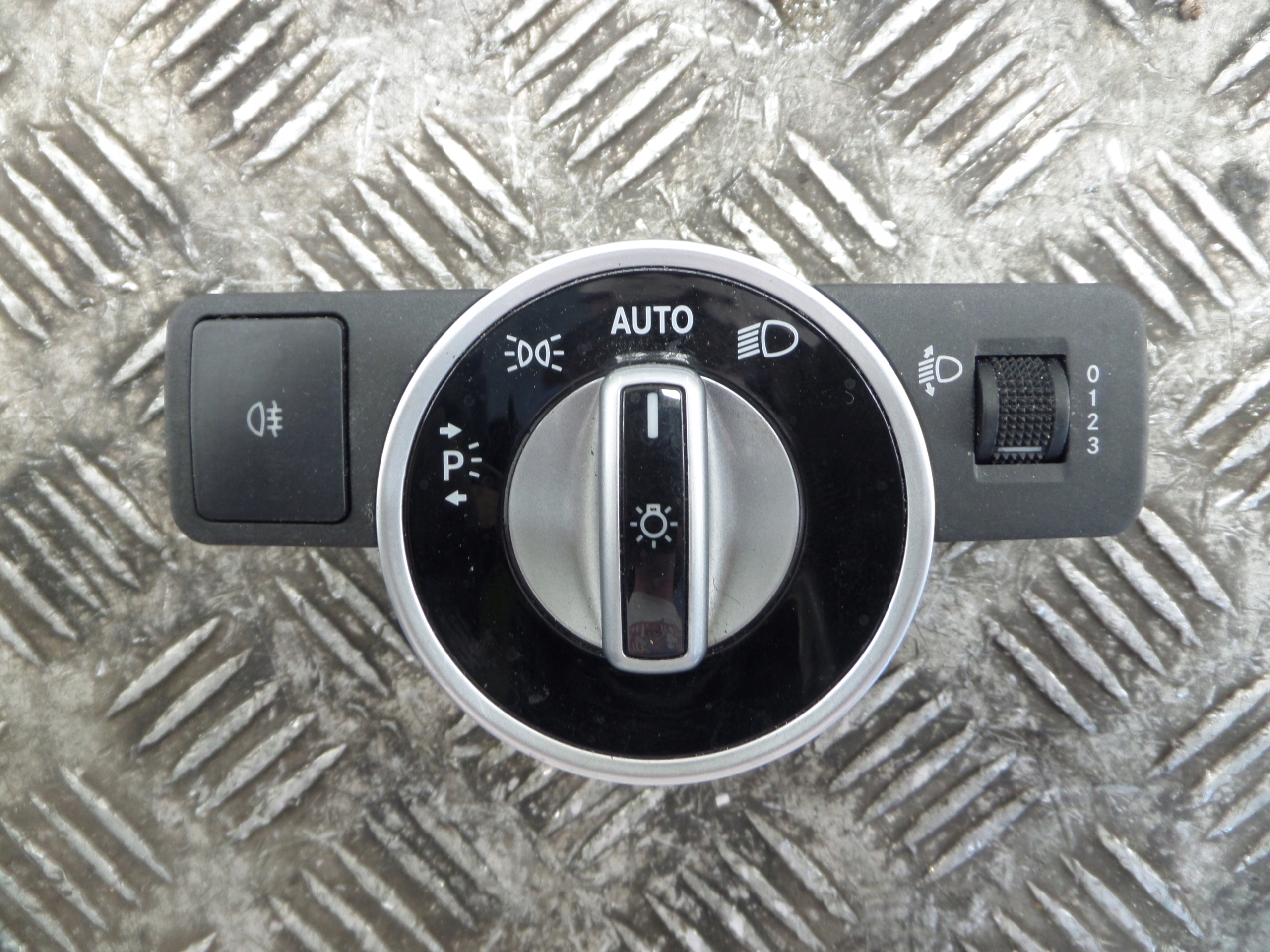 light switch Mercedes-Benz OE A2049053503