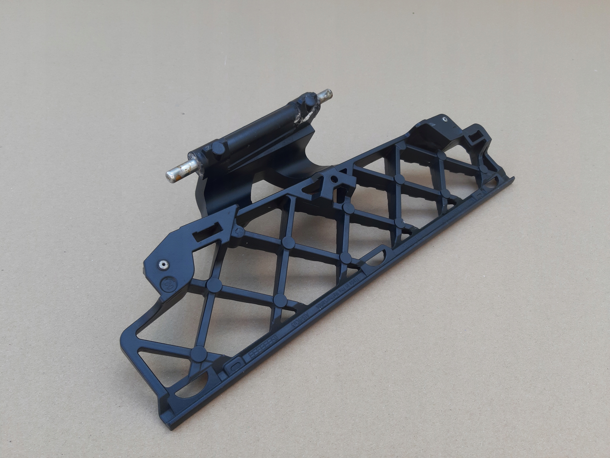 MERCEDES ACTROS MP4 MP5 STOPIEŃ PODNOŻEK GRILLA ATRAPY A9608831801 Producent części Mercedes-Benz OE