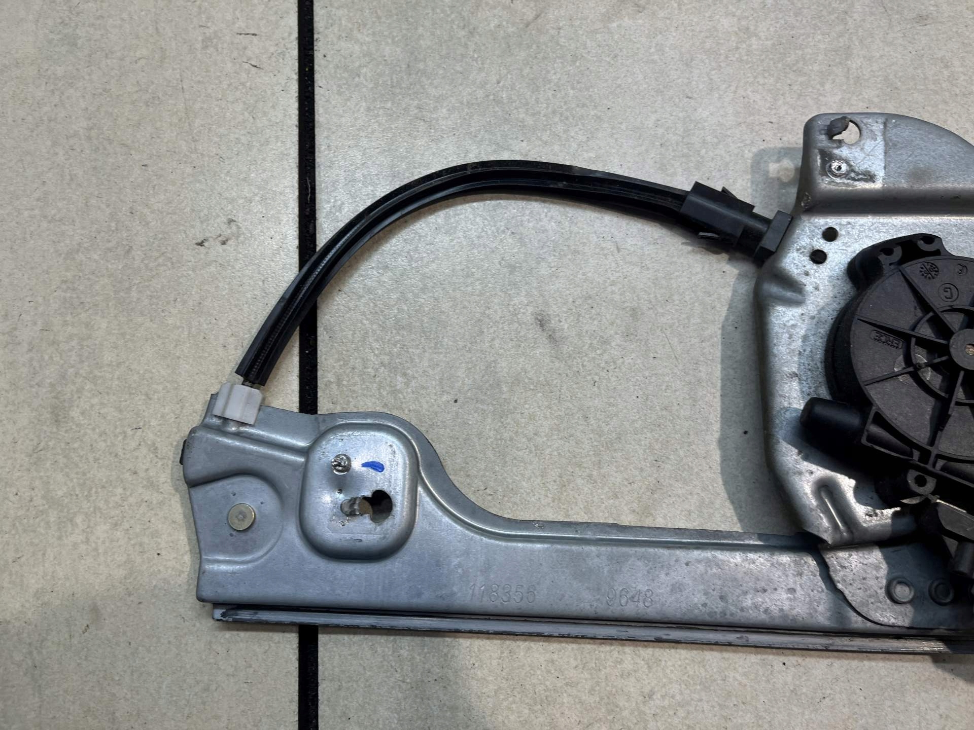 window regulator left front PEUGEOT 1007 1.4 16V