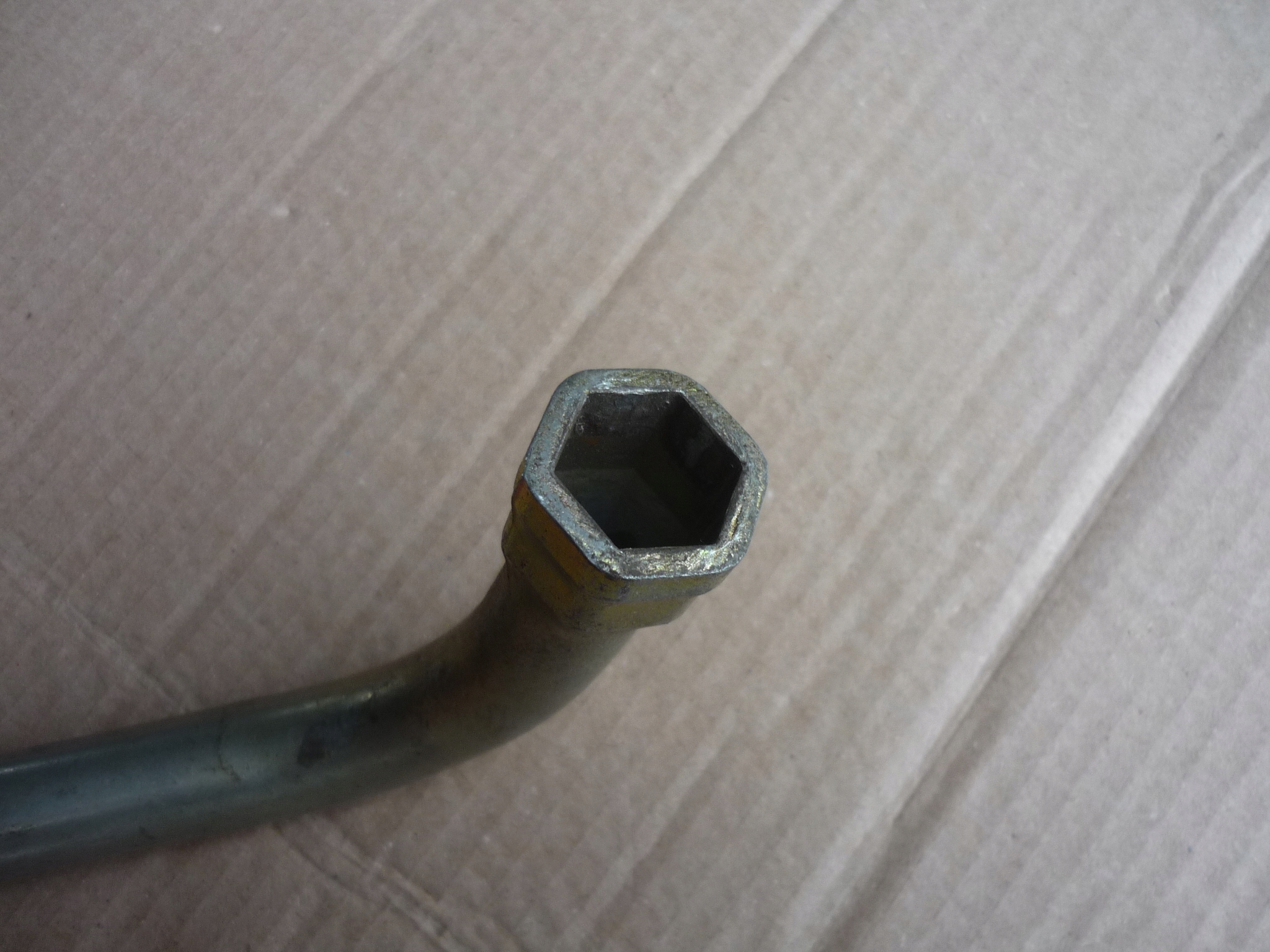 ZESTAW DO ZMIANY KOŁA LEWAREK + KLUCZ VW SHARAN ALHAMBRA GALAXY Producent części Volkswagen OE