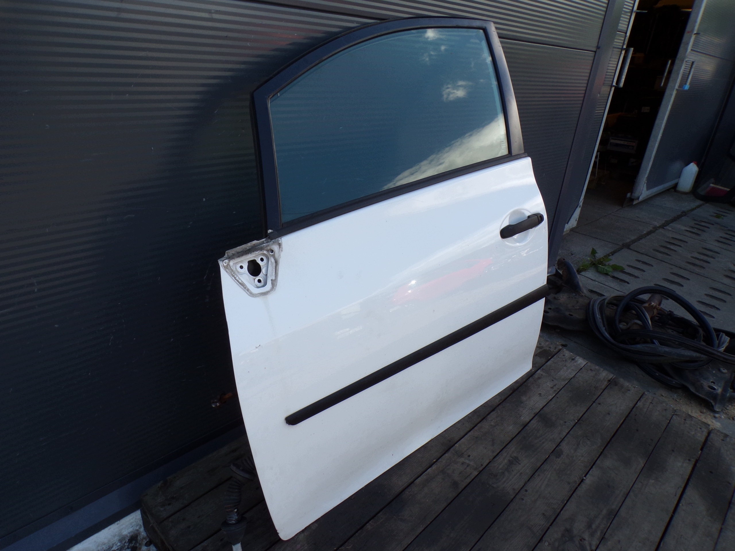 door left front TOYOTA AURIS 1 and 5D colour 040