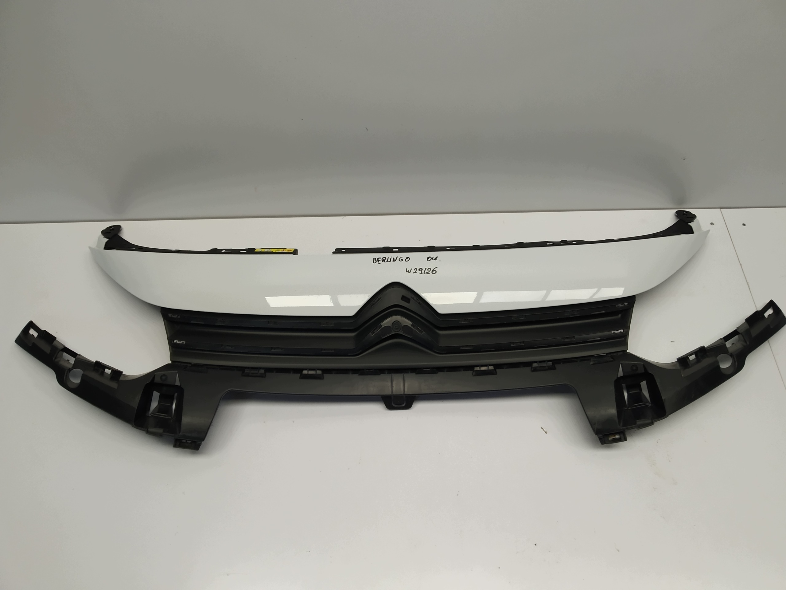 2018r + Citroen Berlingo IV front prekladgrill front original 99899495 biala