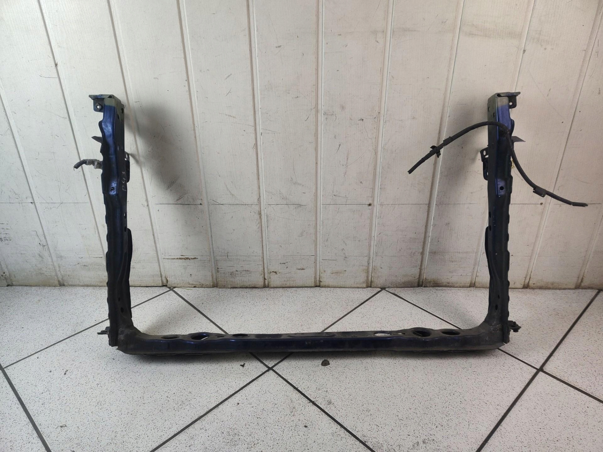 support panel for radiators pillar iron Toyota Prius plus ZVW40 facelift 2015