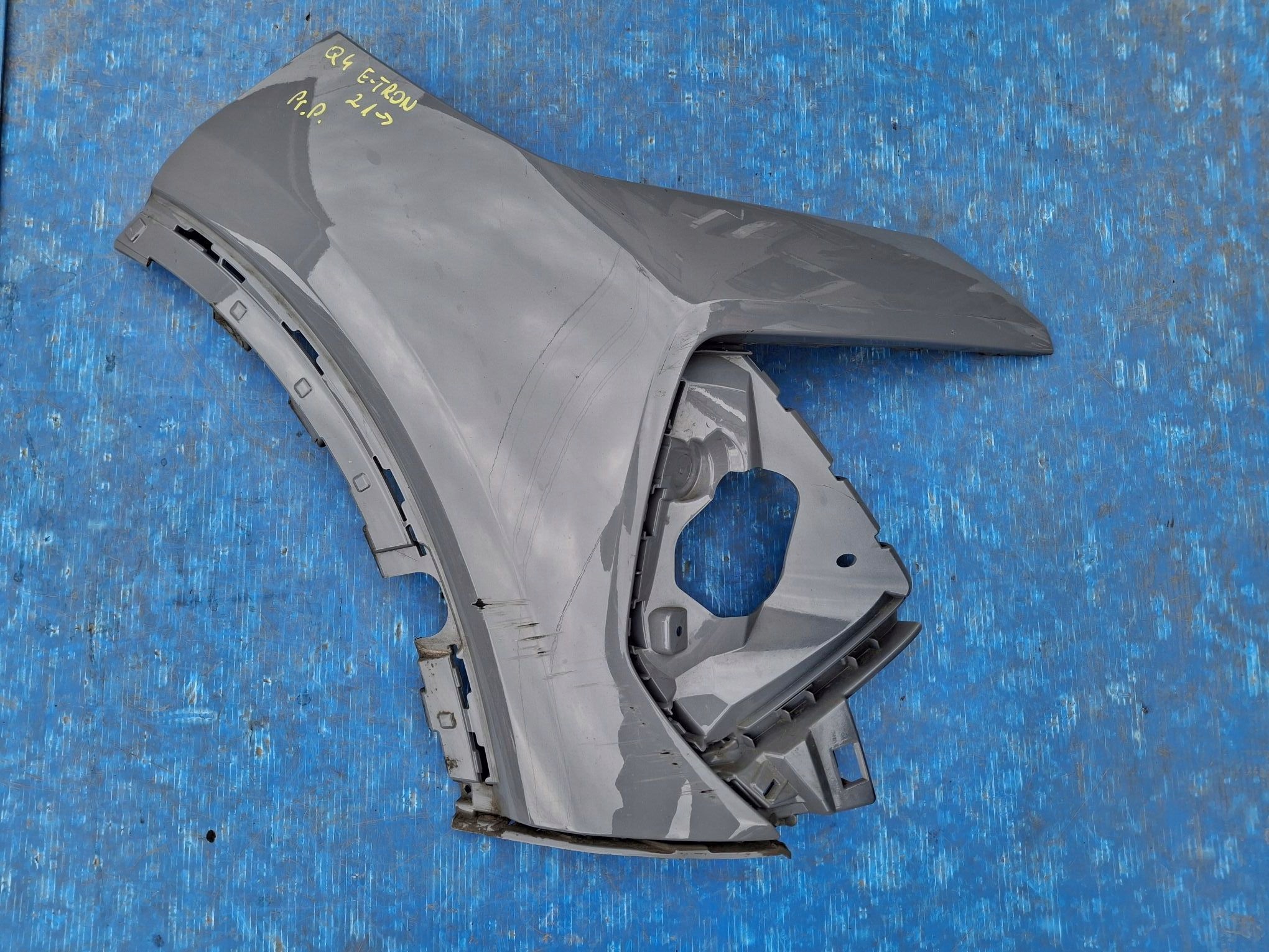 front bumper corner right AUDI Q4 E-TRON 2021R->