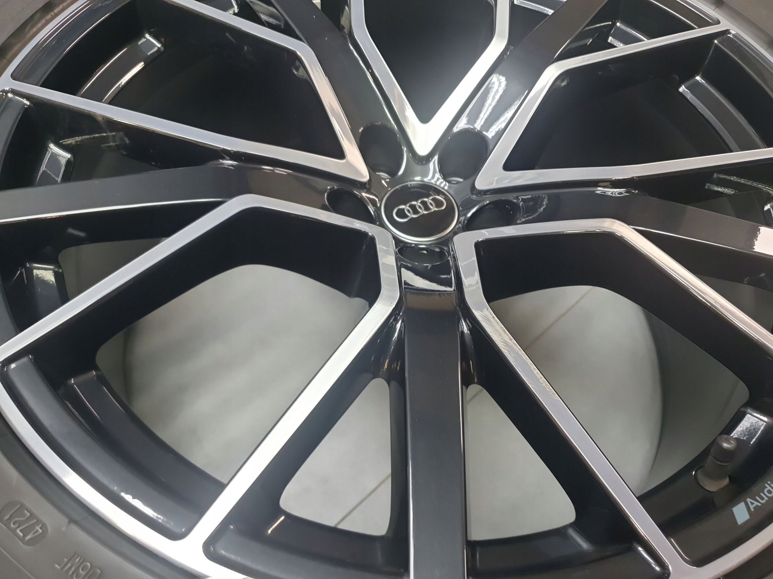 Audi Q8 wheels disc 22" 285/40 continental 4M8601025Q et21