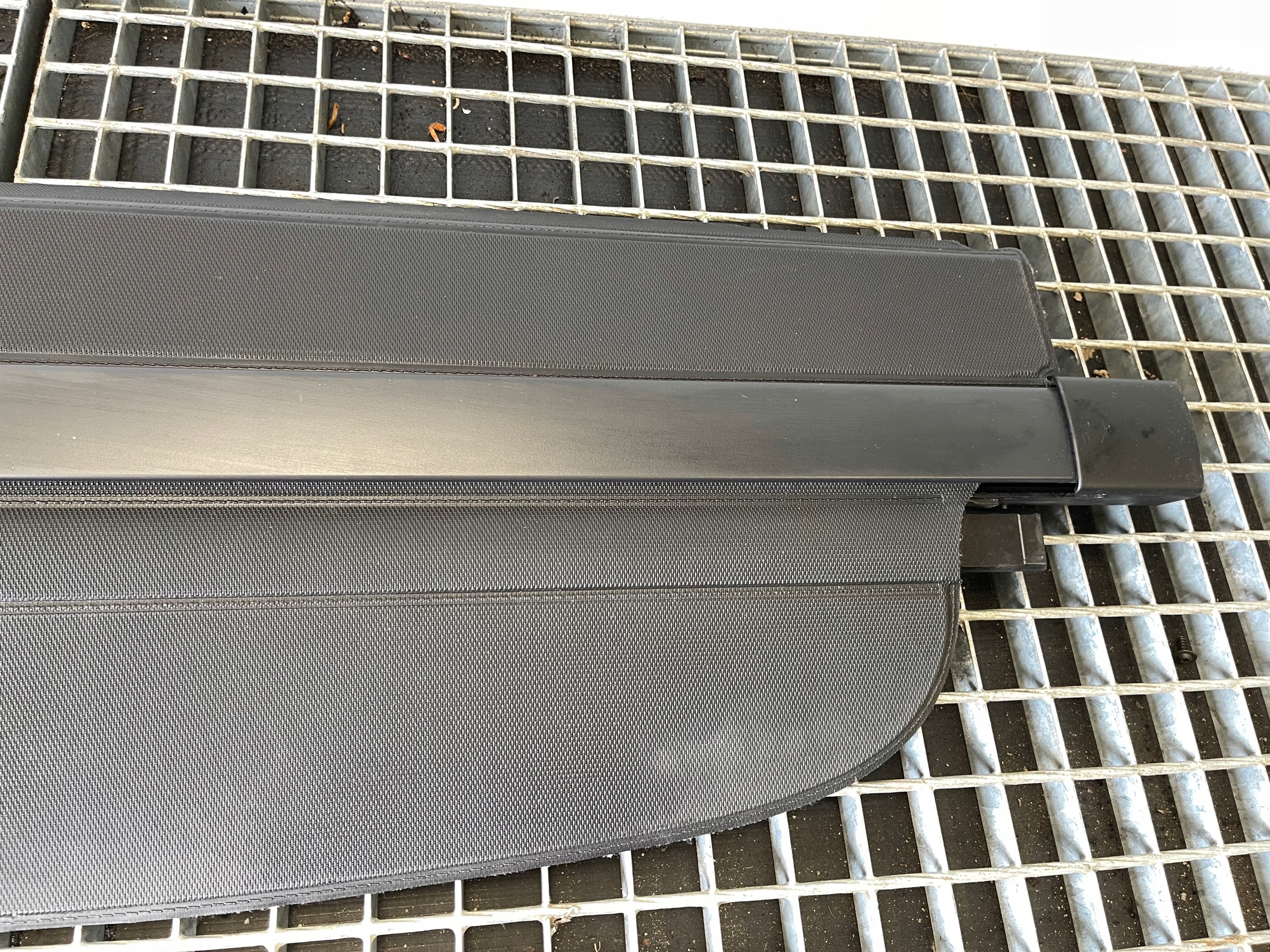 SKODA OCTAVIA III 3 blinds boot original 13-19 5E9867871B