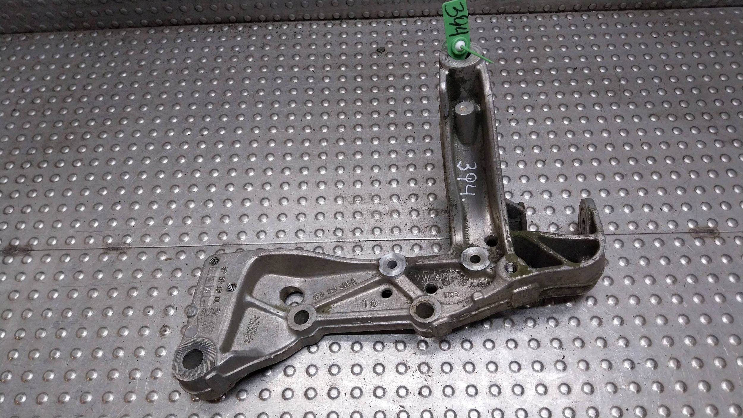console arms left front 1K0199295E GOLF V AUDI A3 8P LEON II CADDY III