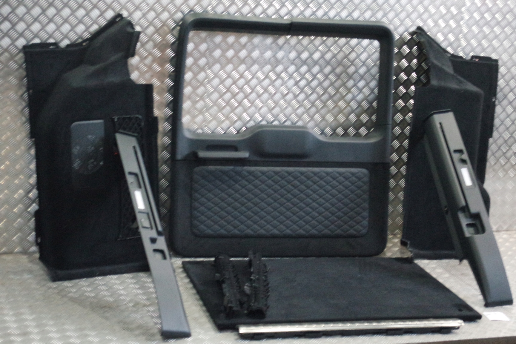 ELEMENTY BAGAŻNIKA TAPICERKA MERCEDES G W463/4