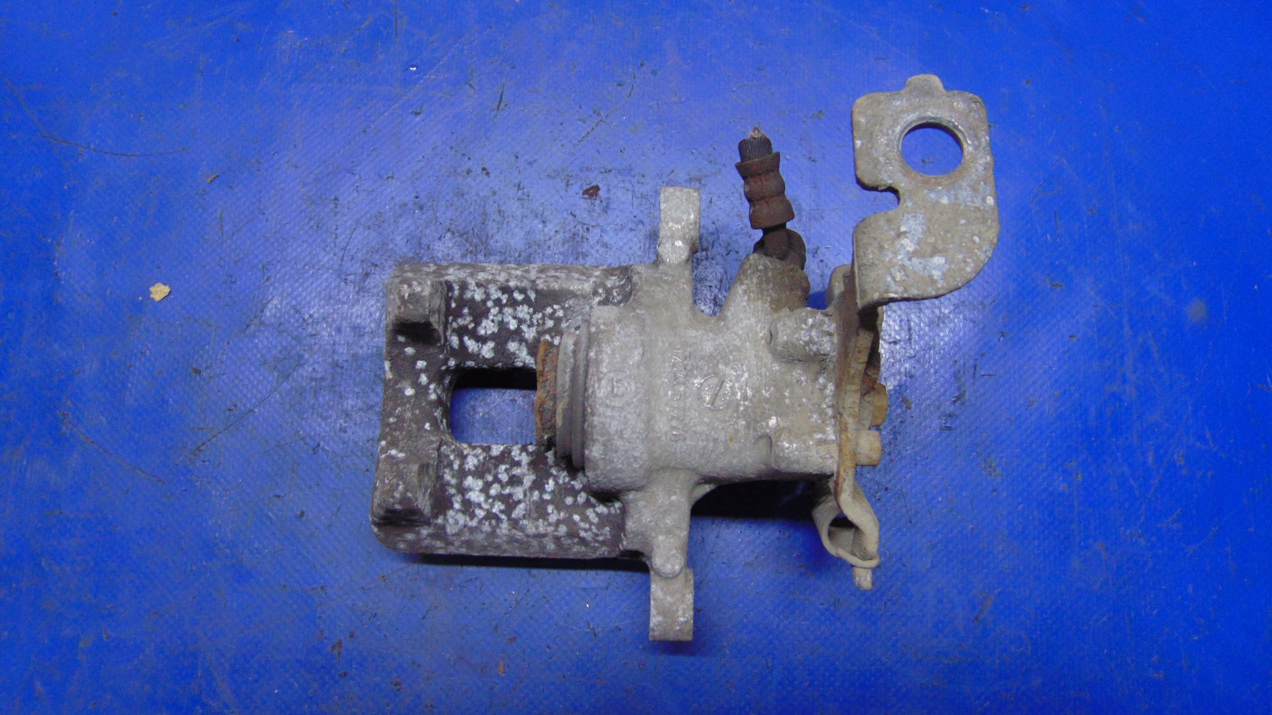 caliper right rear part TOYOTA AURIS II 13-18 ROK