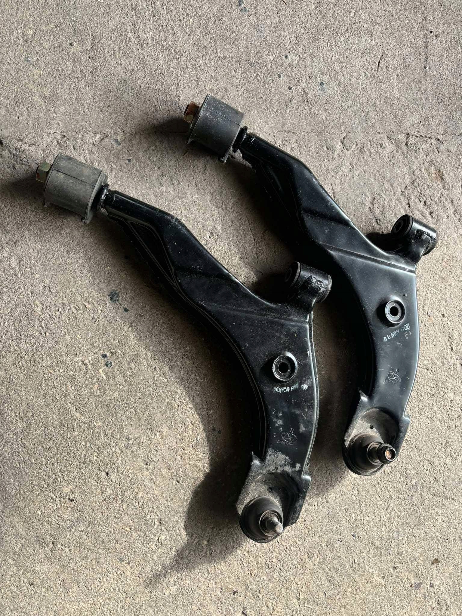 arm right front Hyundai Accent 5450222XXX