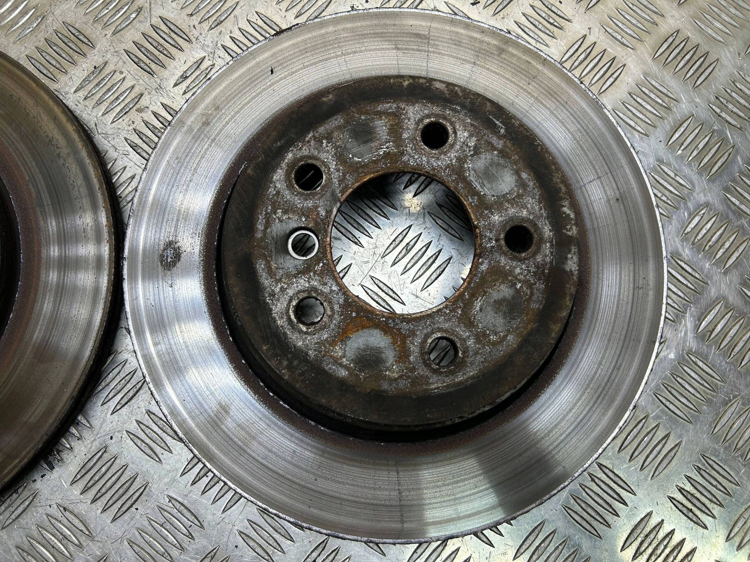 discs brake rear. BMW 5 E60 E61 2004 530d 3.0d