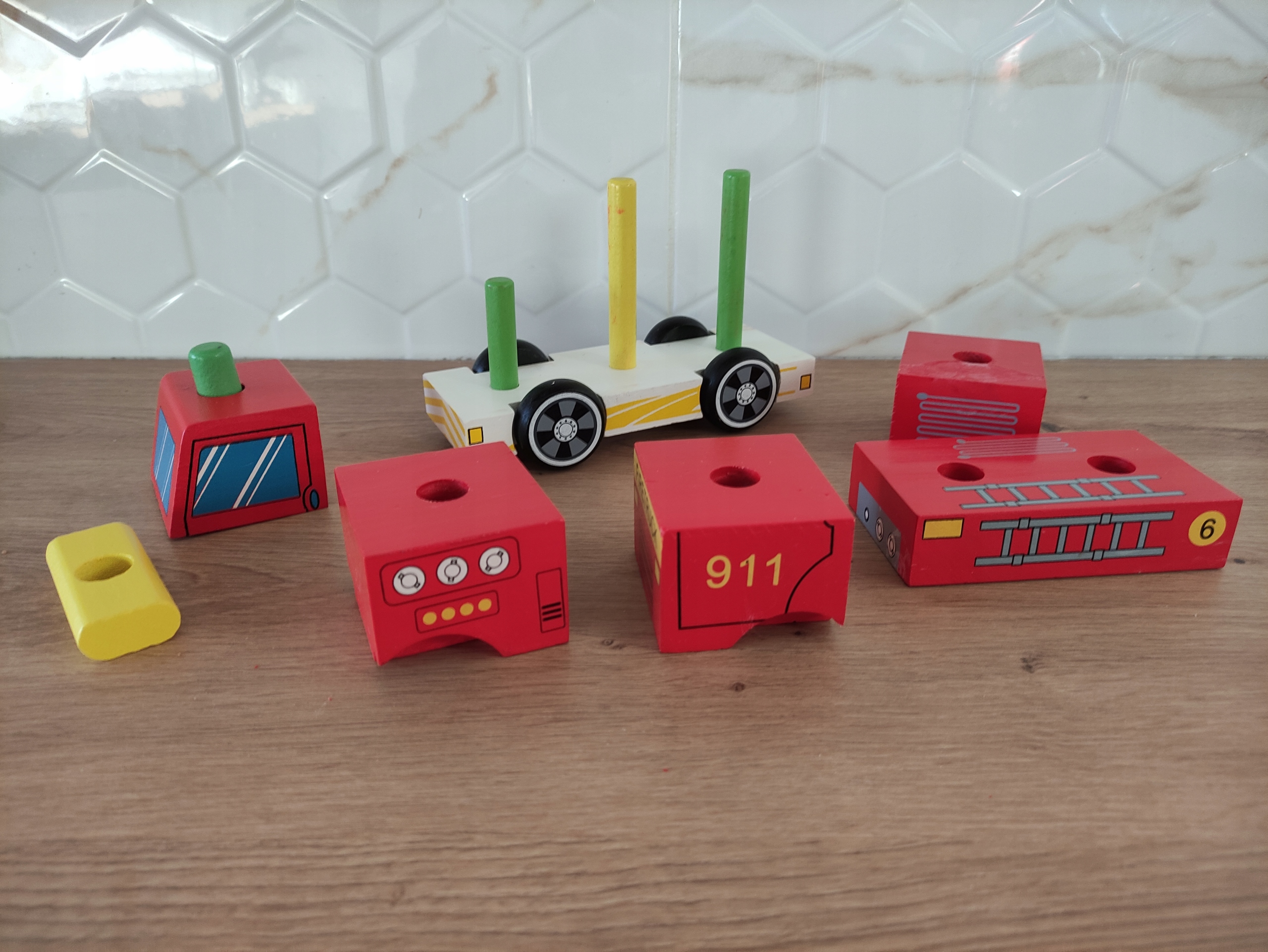 STRAŻ POŻARNA KLOCKI UKŁADANKA SAMOCHÓD WÓZ STRAŻACKI Marka Small Foot