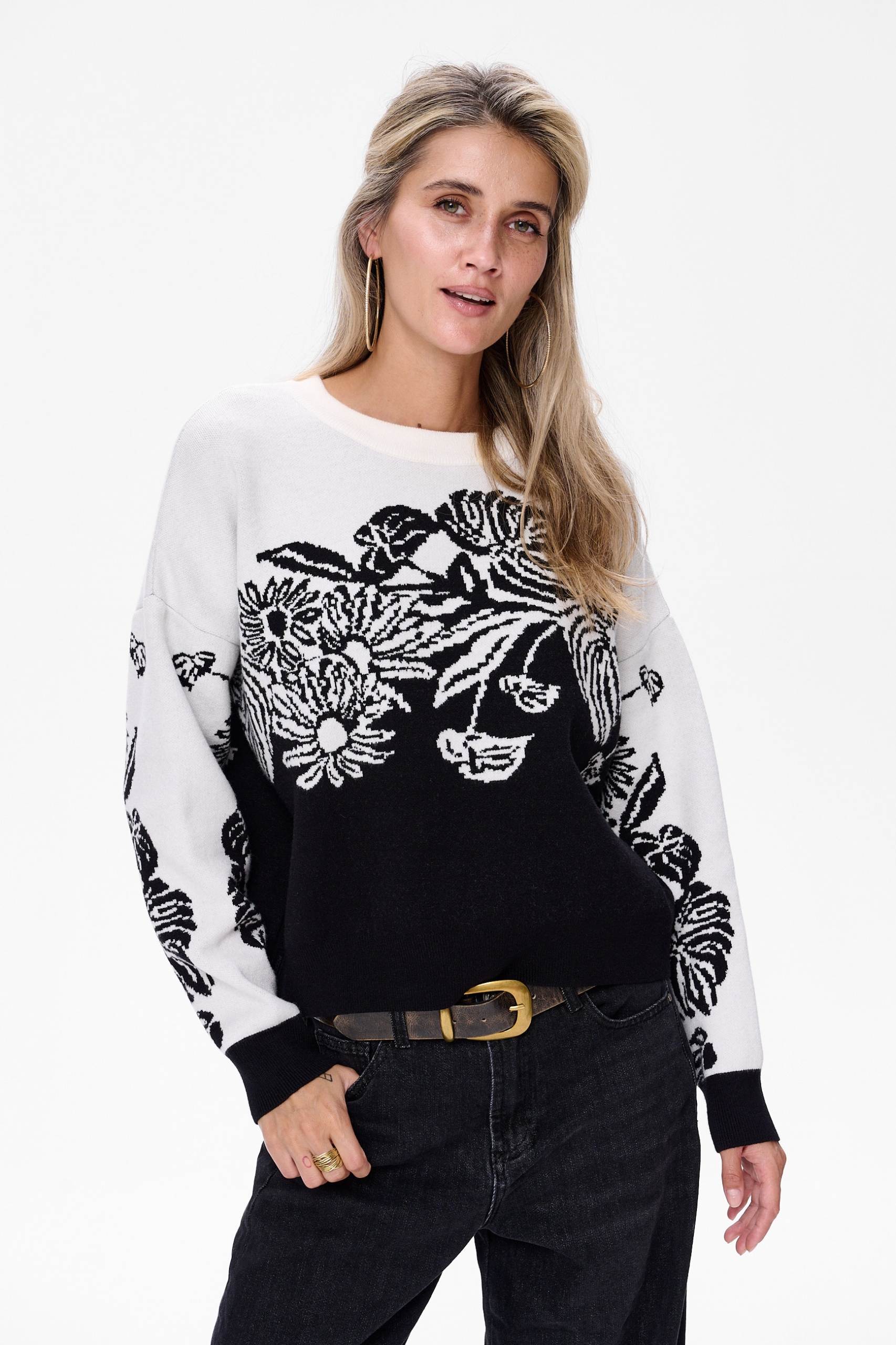 Dámský bílo-černý svetr s květinami Jui blue shadow vel. 40/42