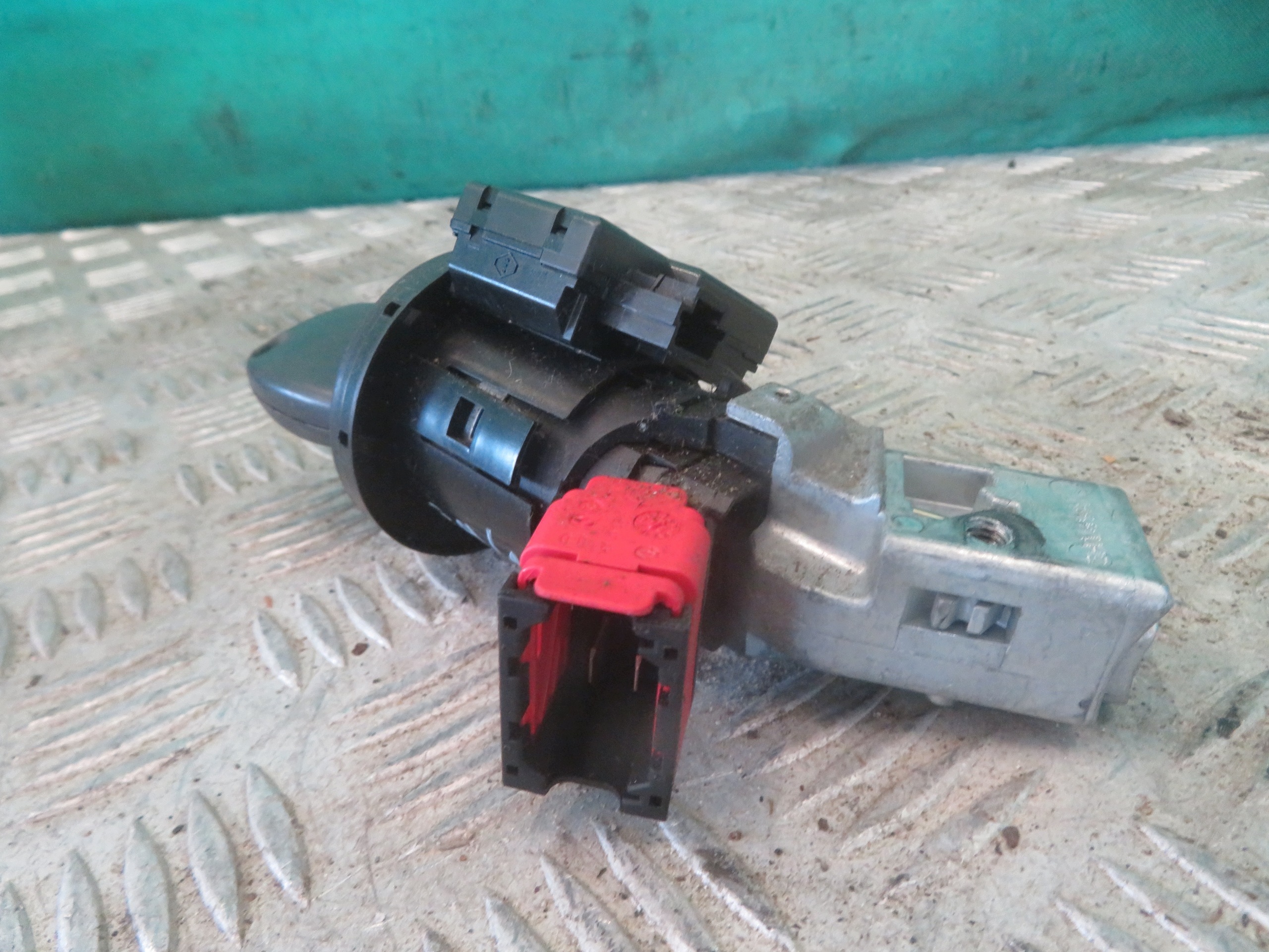 ignition Z KLUCZYKIEM MASTER MOVANO NV400 16R 8200405701