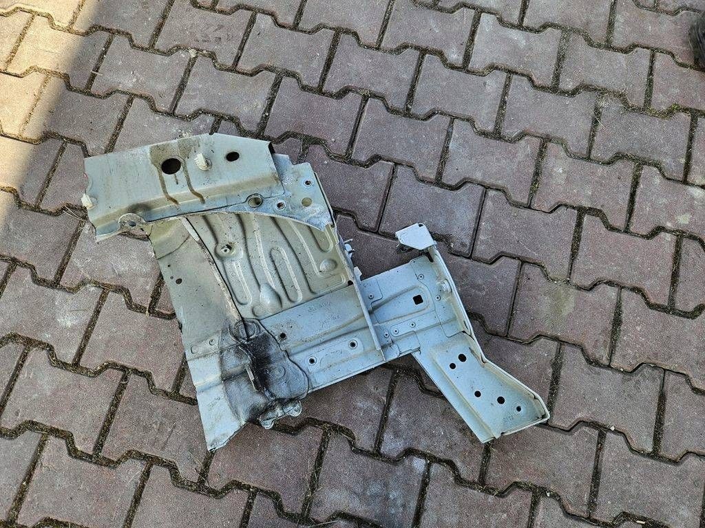 quarter front front right podloznica fartuch Renault Zoe