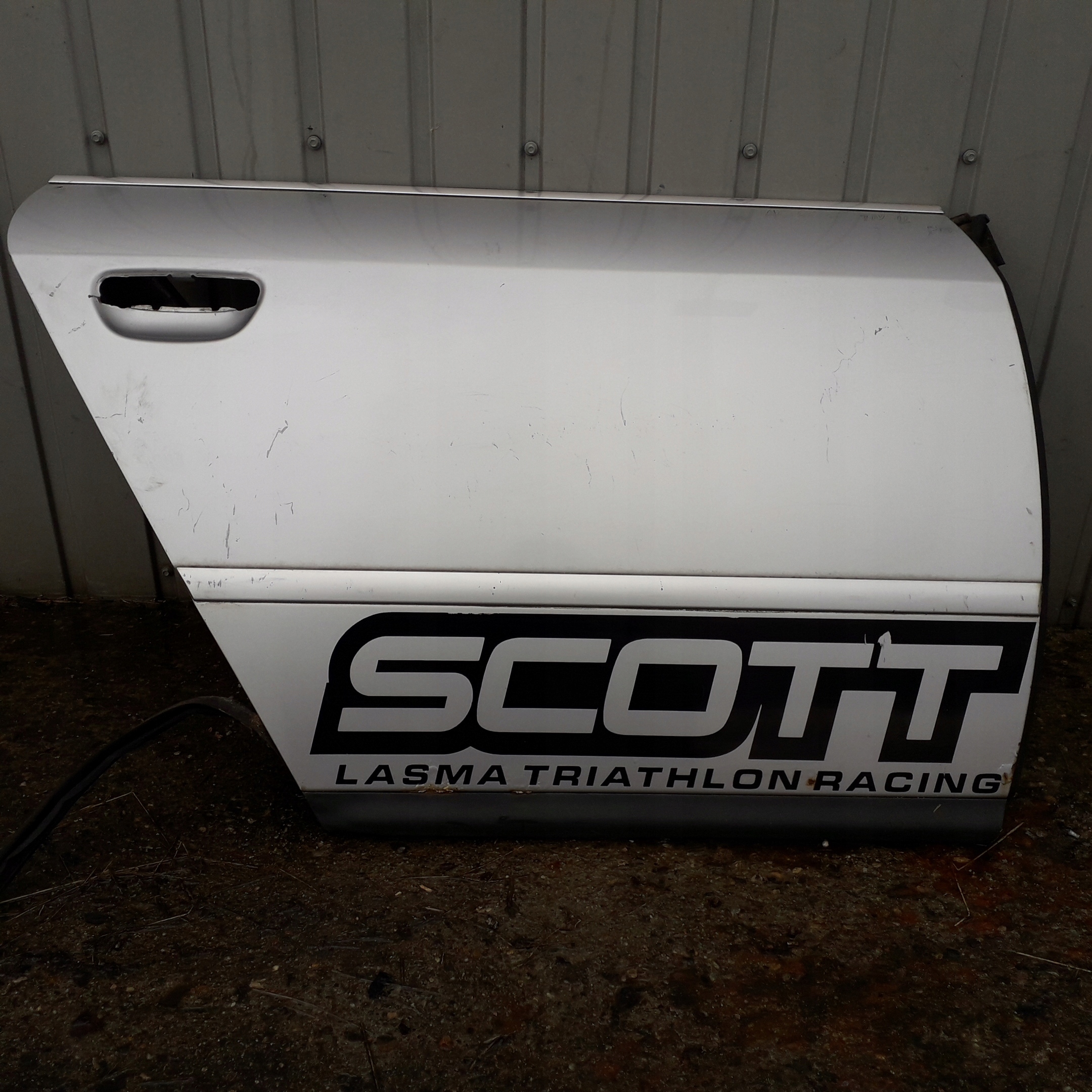 AUDI A6 C5 97-01 DRZWI PRAWE TYLNE SREBRNE - LY7W