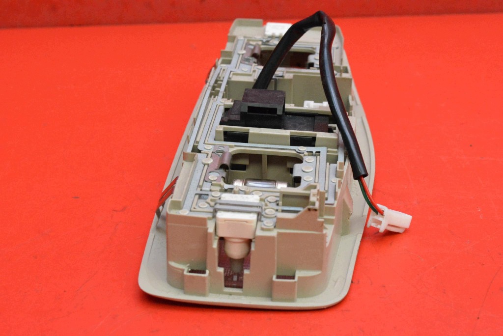feu lumière interne avant 8401A009ZZ MITSUBISHI OUTLANDER III 12-14
