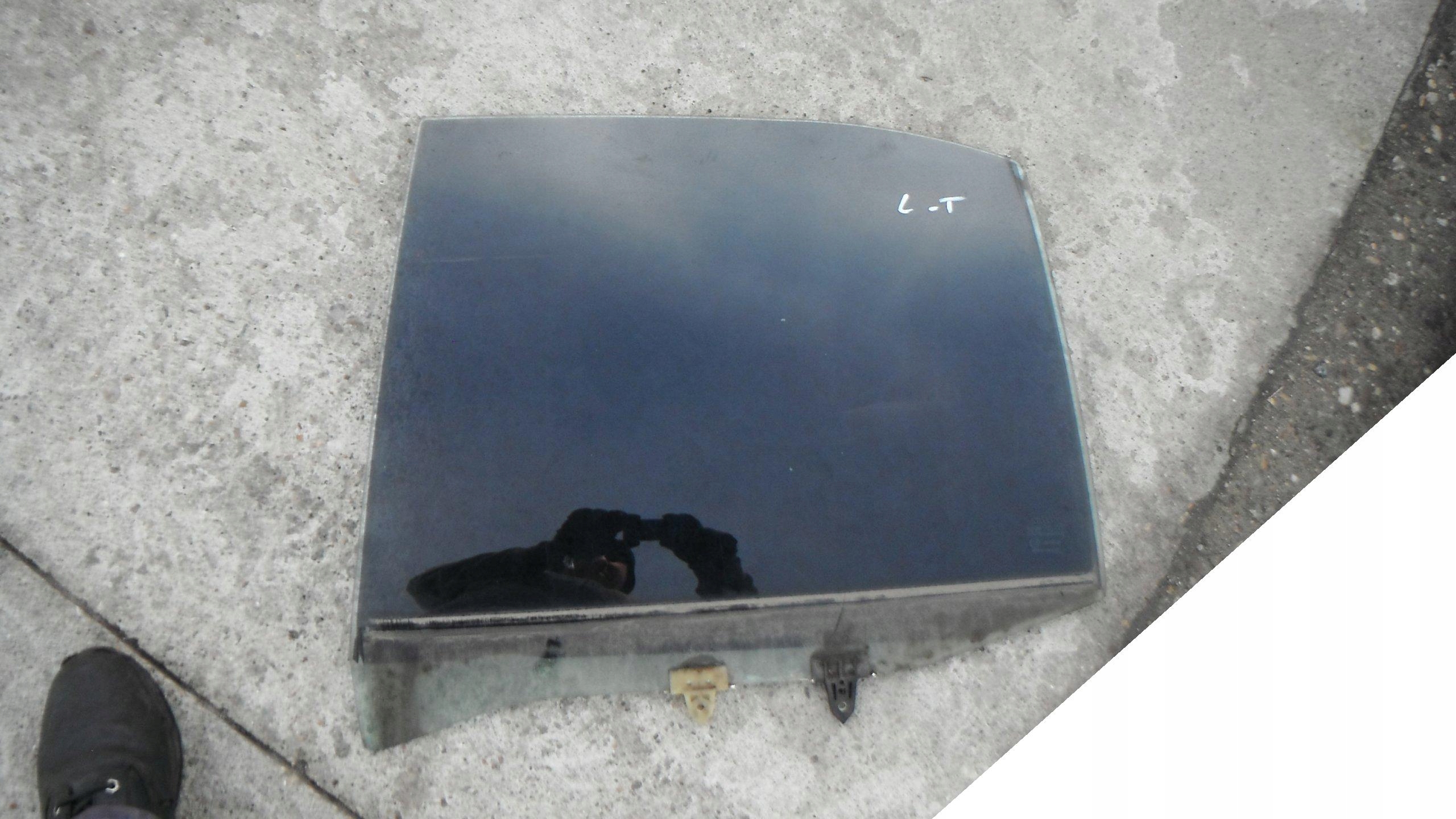 NISSAN PRIMERA P11 4D SEDAN SZYBA LEWA TYLNA