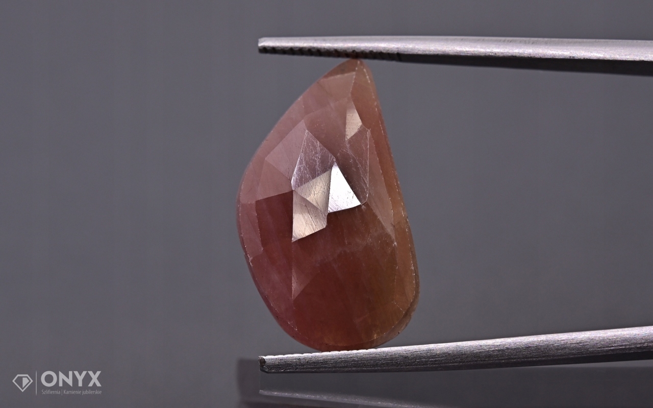Safír fasetovaná nepravidelná rozeta 20x11,5 mm