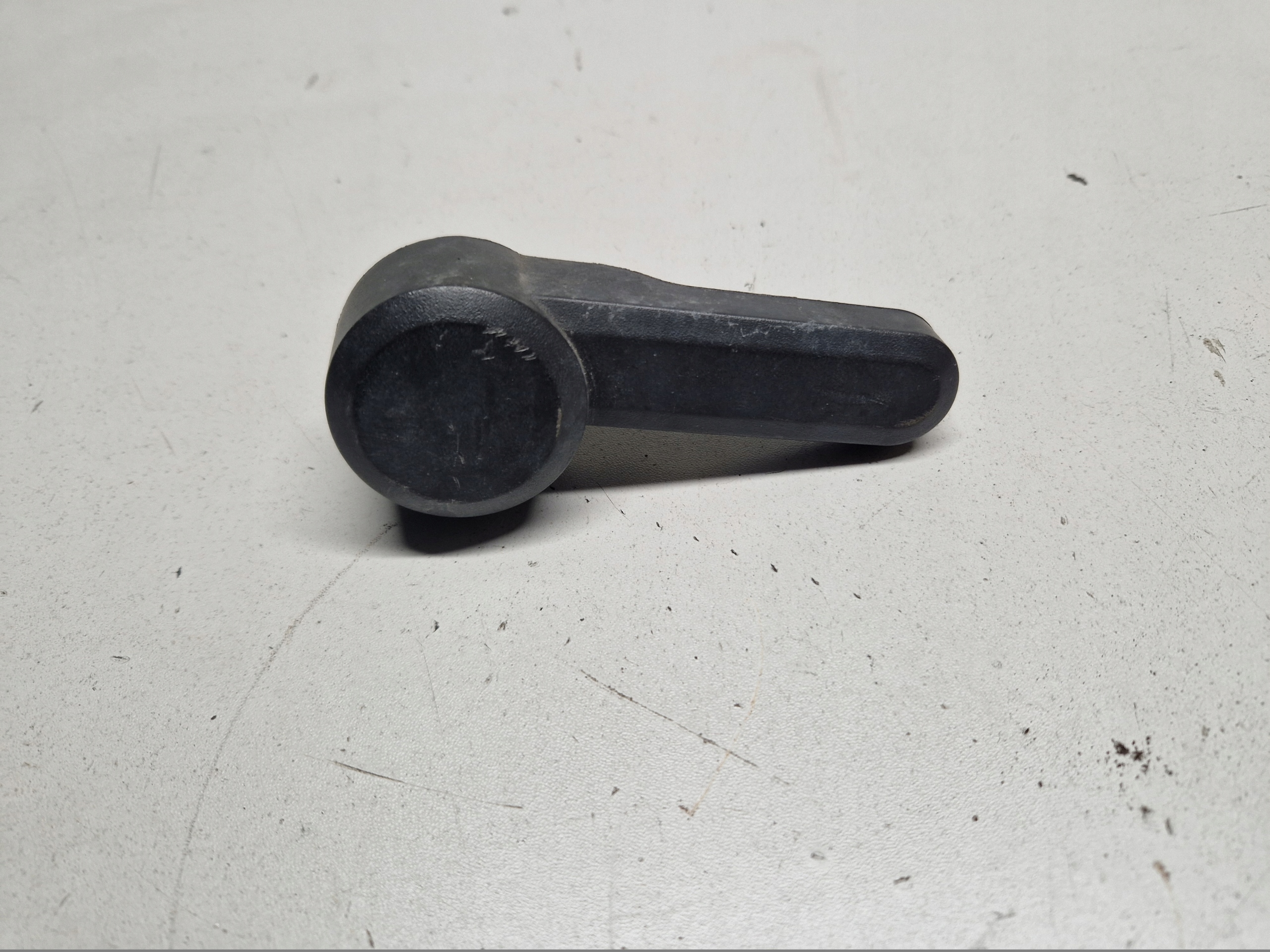 FORD MUSTANG 2010 2014 handle bracket seat lever 5R33-63610A76-AA right