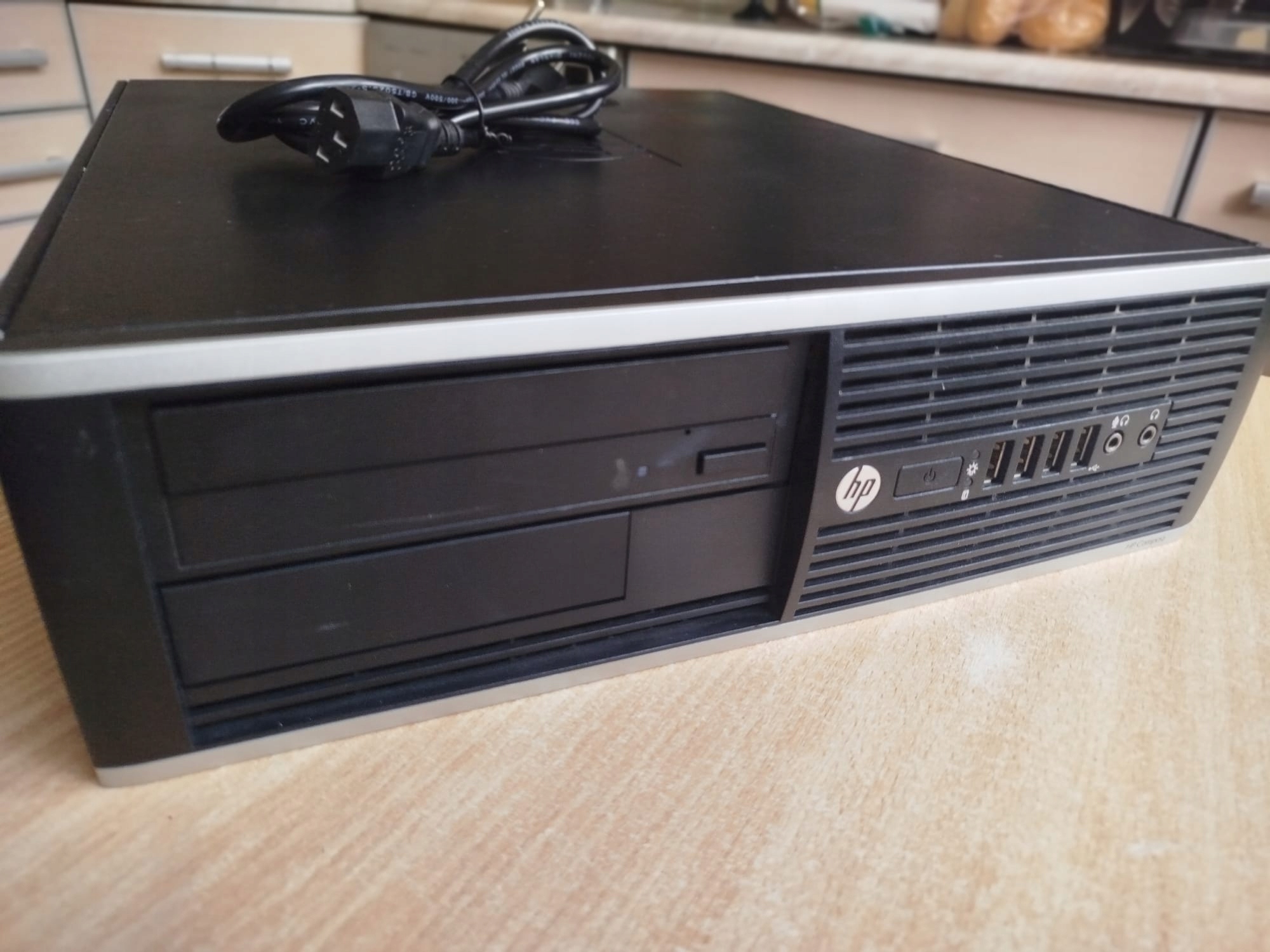 Komputer stacjonarny HP 8000 Core2Duo E8400 4GB 250GB