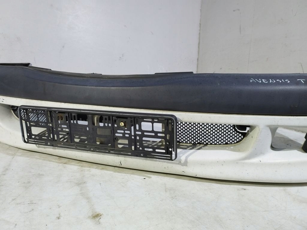 Toyota Avensis and T22 bumper front front
