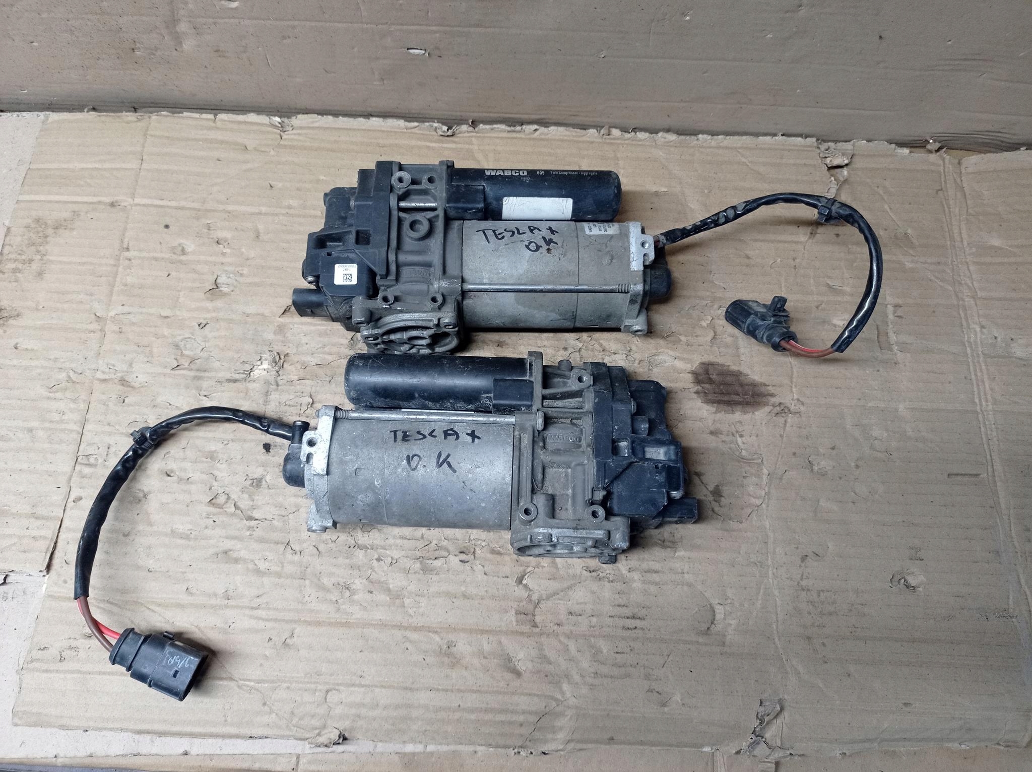 КОМПРЕСОР ПІДВІСКИ TESLA MODEL X 443020303